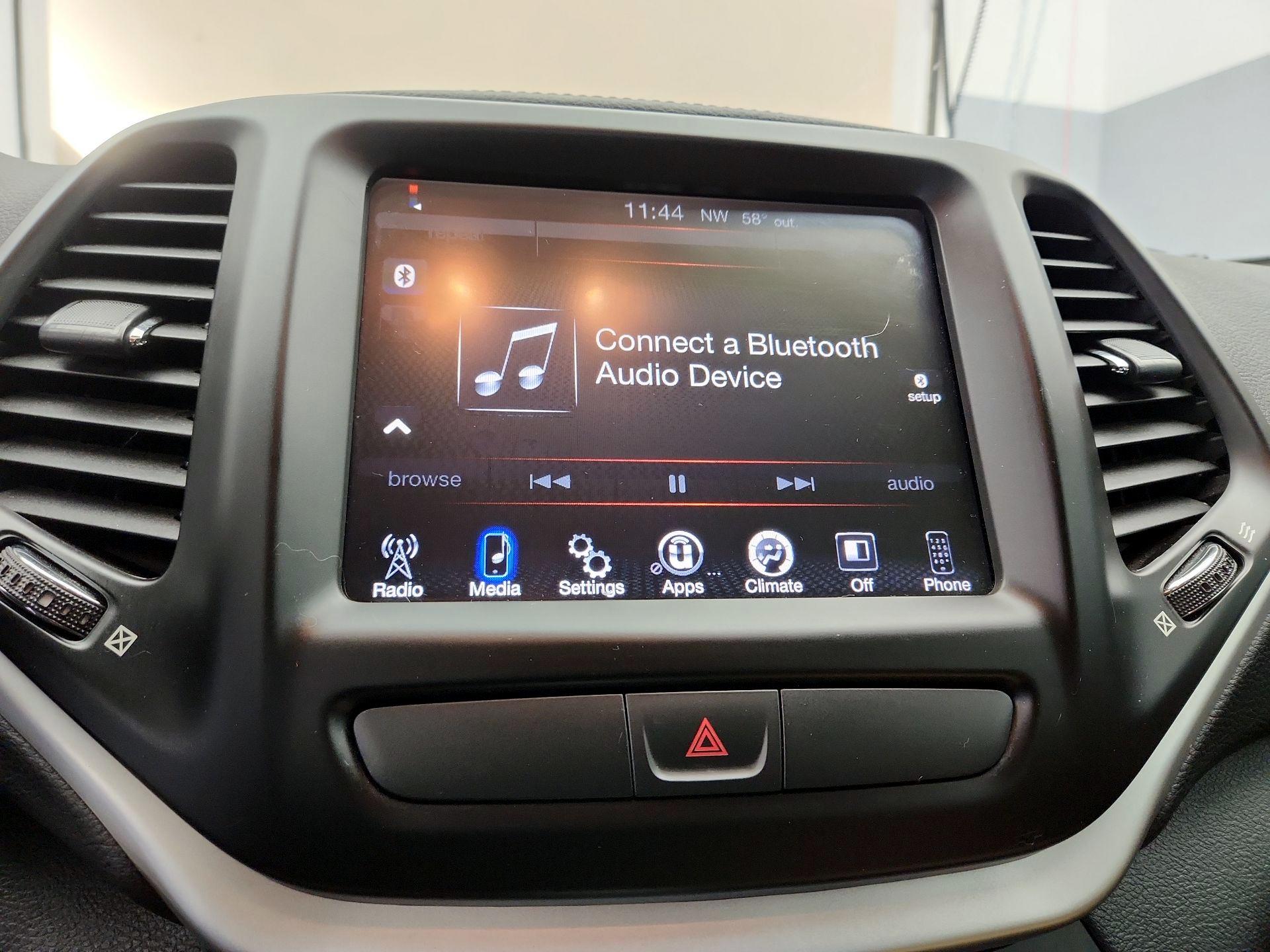 Thumbnail: 2016 Jeep Cherokee - 15