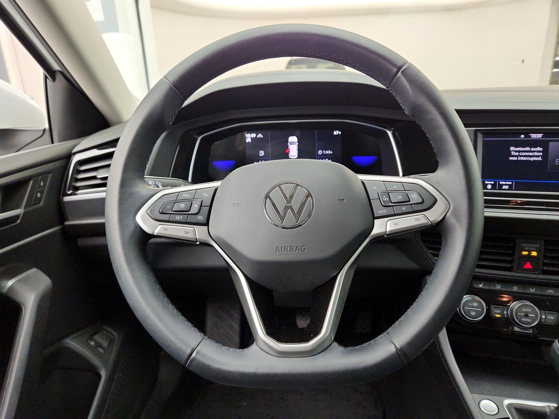 Thumbnail: 2023 Volkswagen Jetta - 10