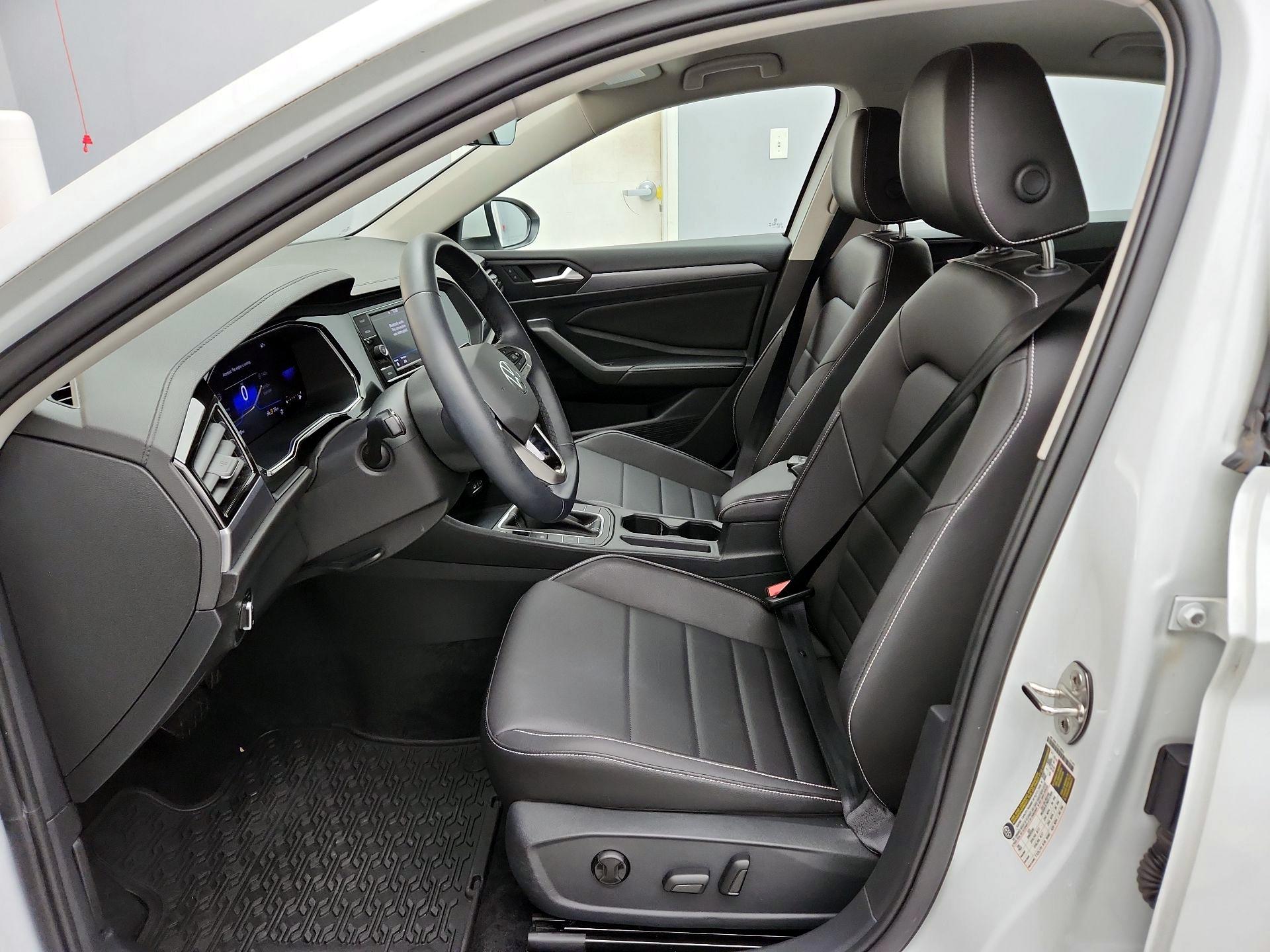 Thumbnail: 2023 Volkswagen Jetta - 11