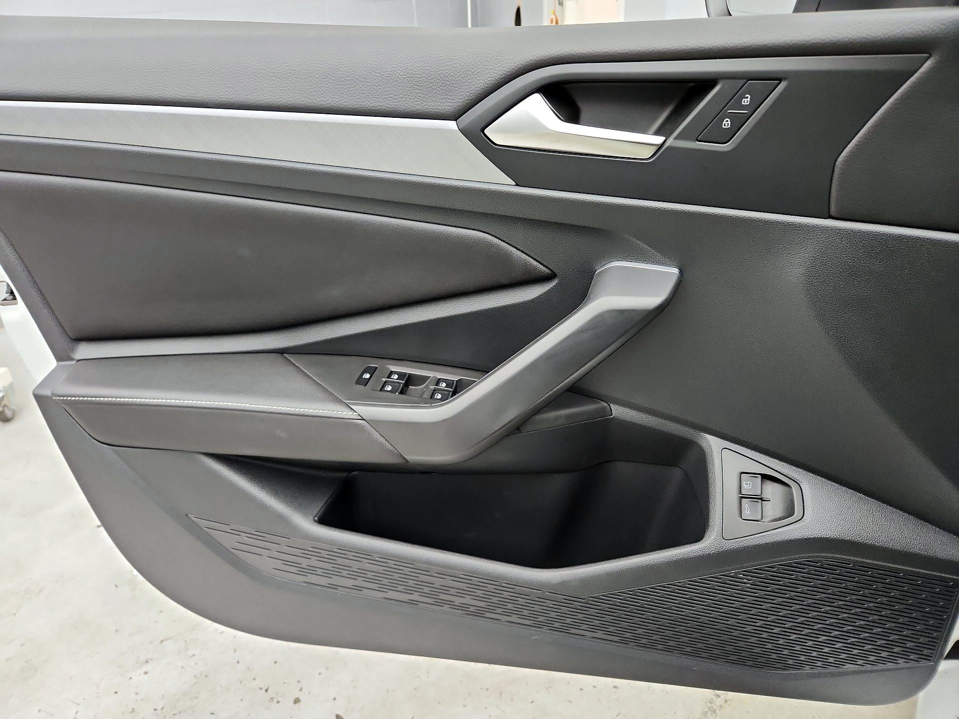 Thumbnail: 2023 Volkswagen Jetta - 12