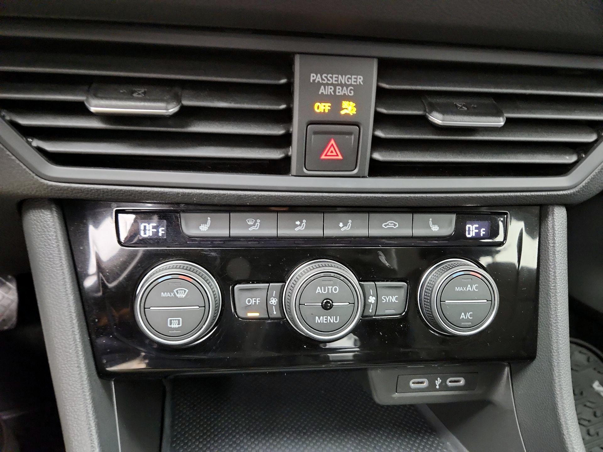 Thumbnail: 2023 Volkswagen Jetta - 16