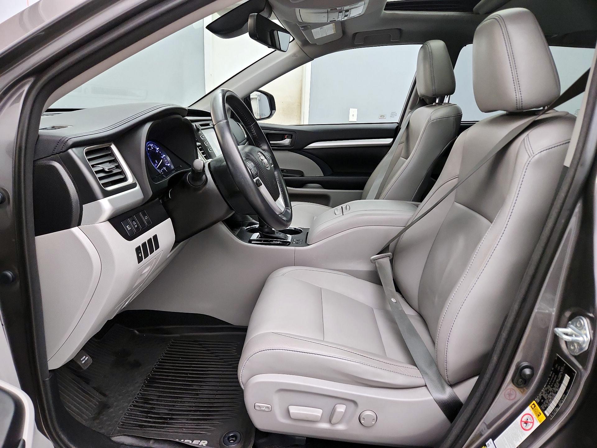 Thumbnail: 2018 Toyota Highlander - 11