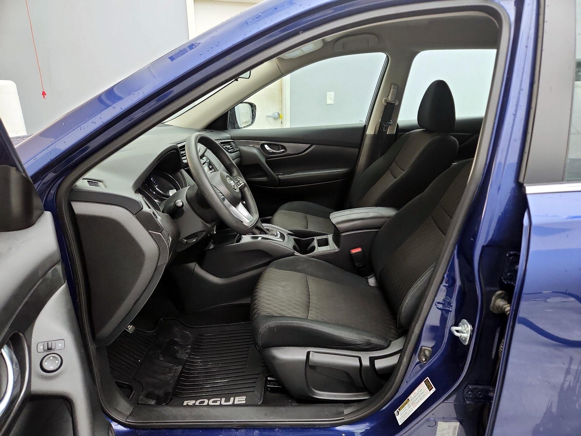 Thumbnail: 2017 Nissan Rogue - 11