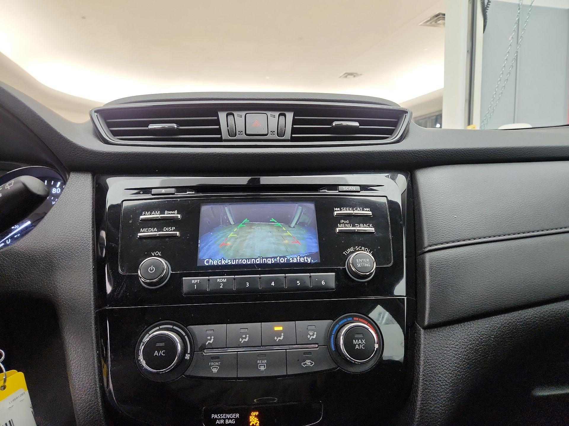 Thumbnail: 2017 Nissan Rogue - 14