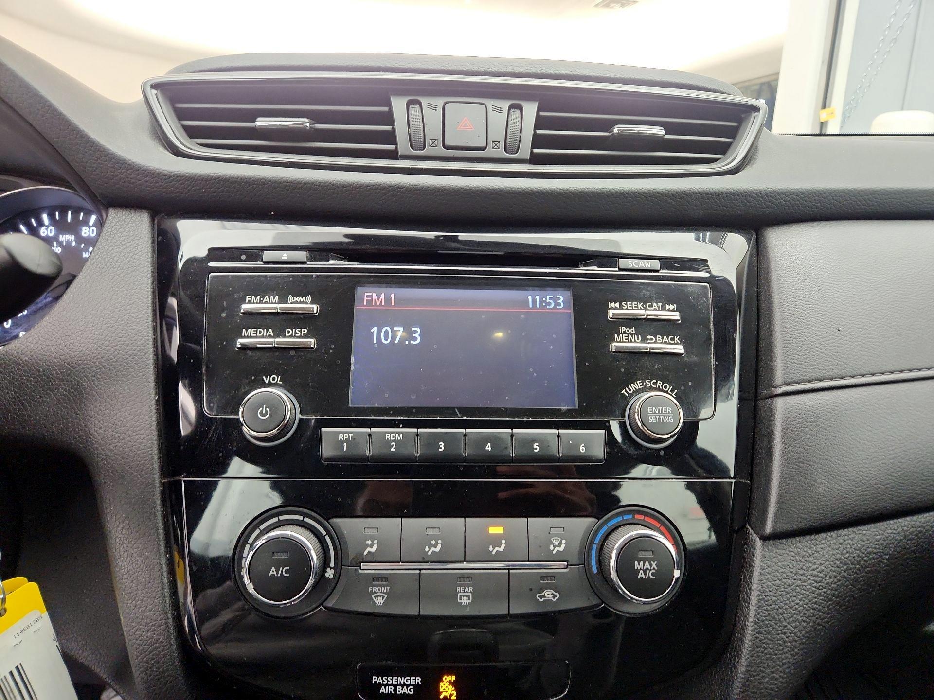 Thumbnail: 2017 Nissan Rogue - 15