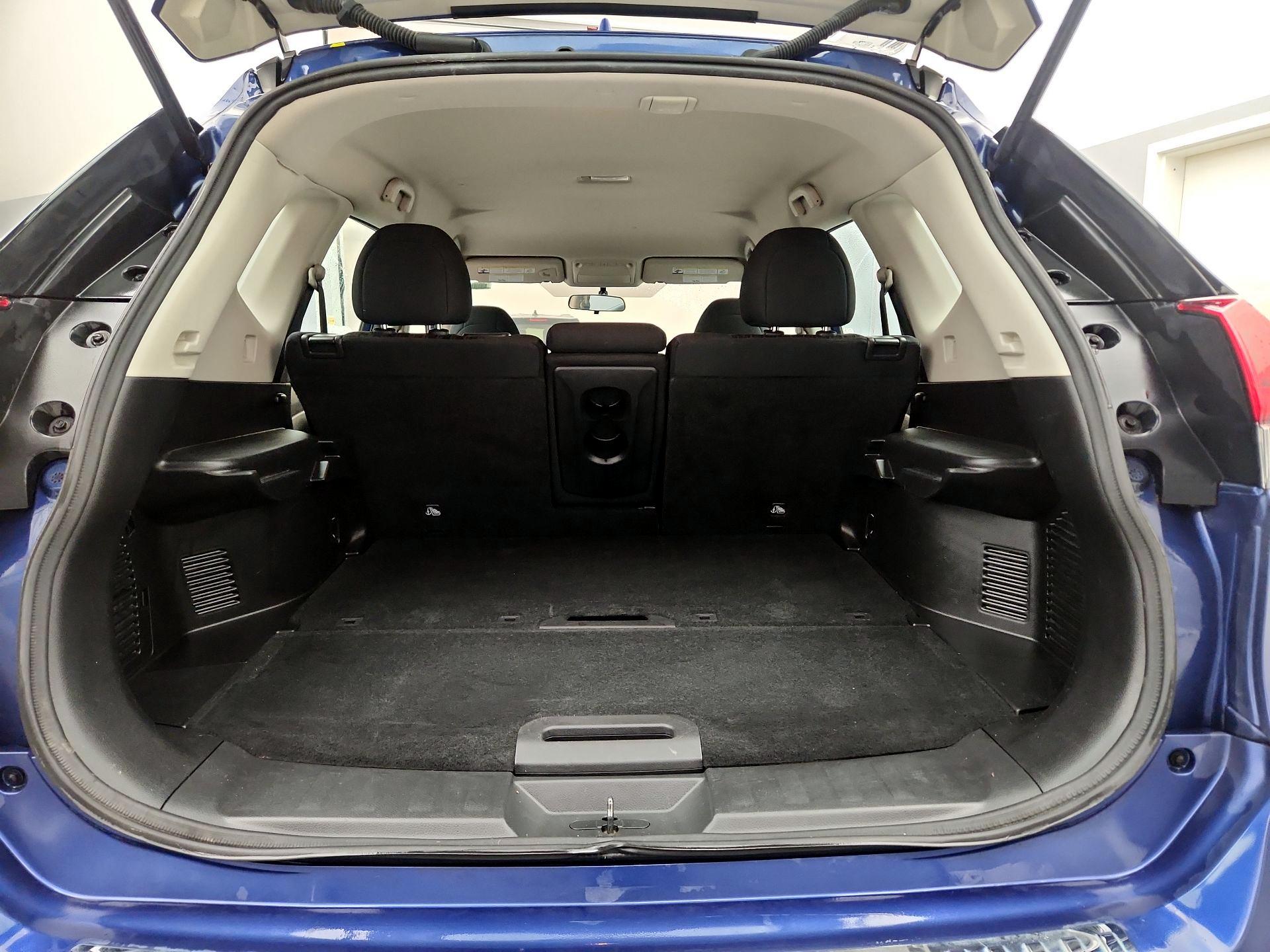 Thumbnail: 2017 Nissan Rogue - 20