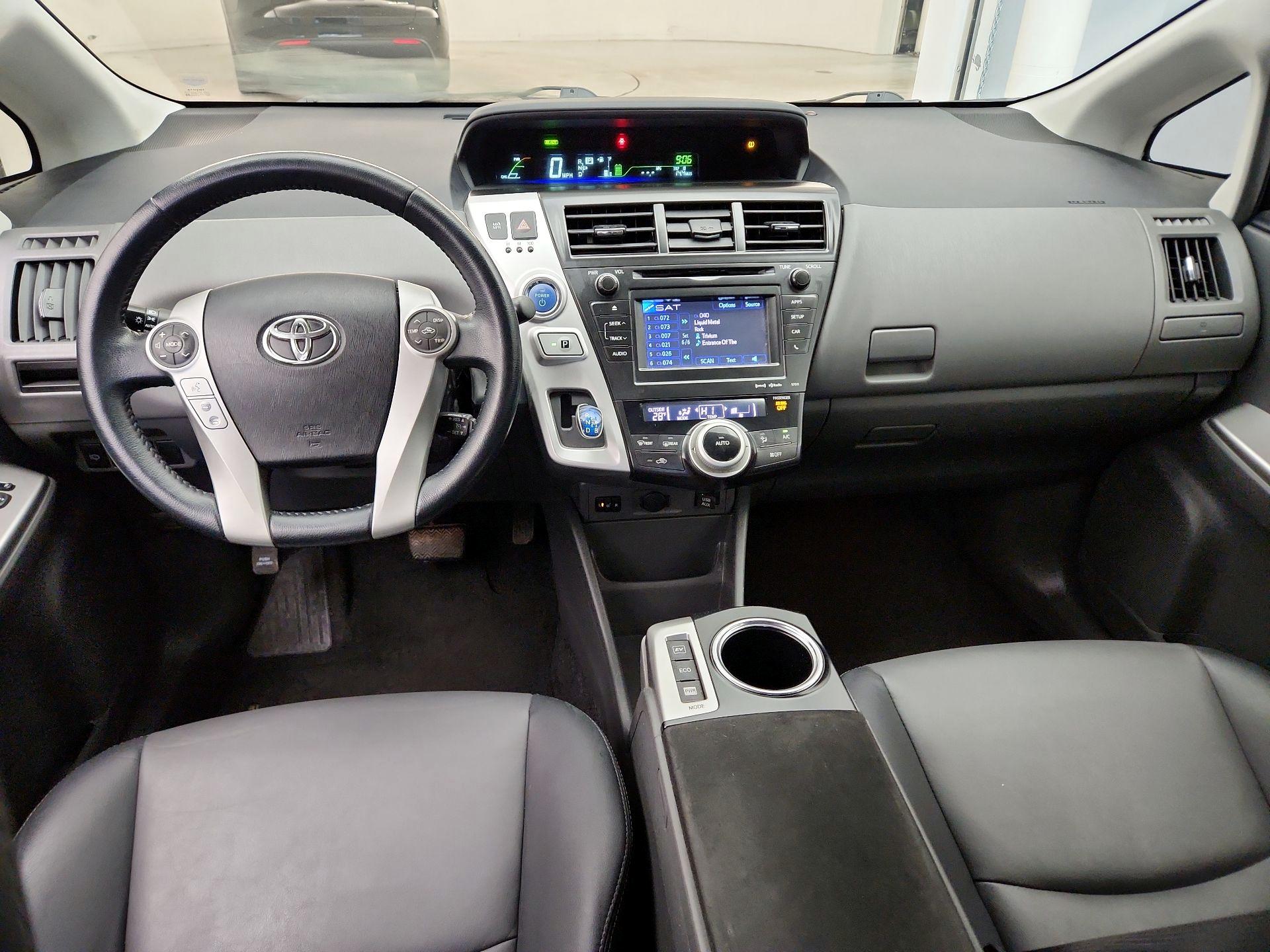 Thumbnail: 2014 Toyota Prius v - 9
