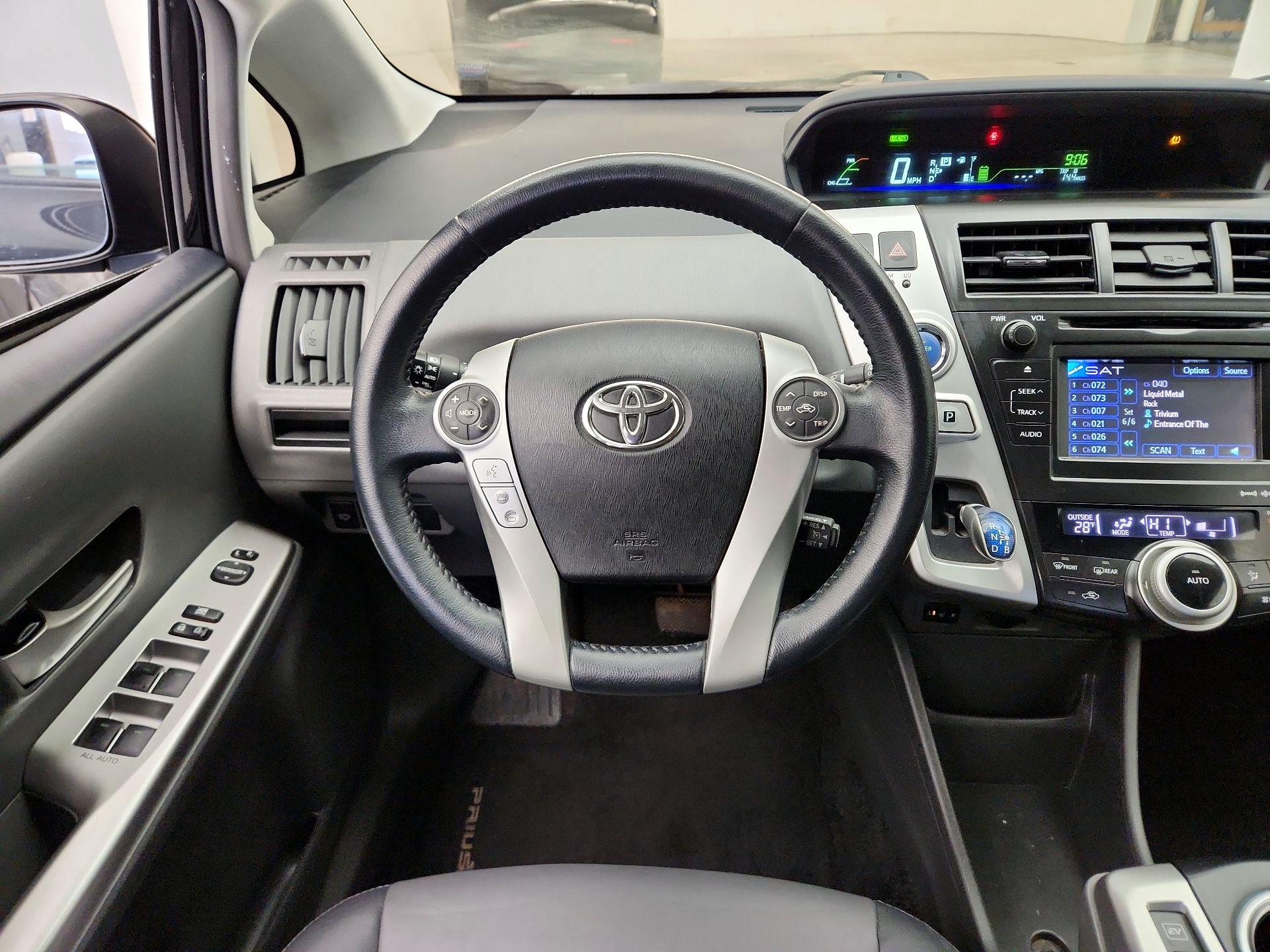 Thumbnail: 2014 Toyota Prius v - 10
