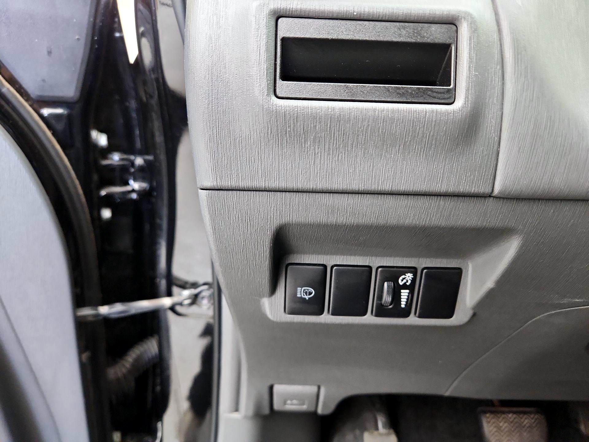 Thumbnail: 2014 Toyota Prius v - 13