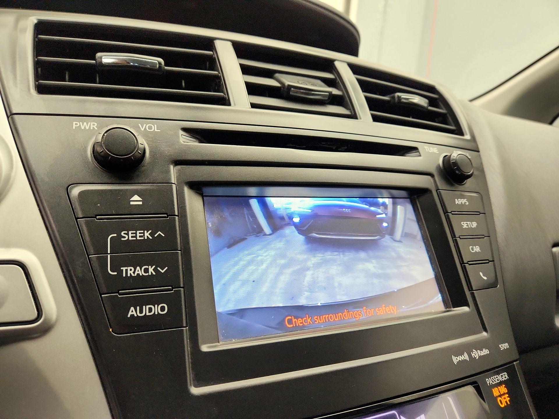 Thumbnail: 2014 Toyota Prius v - 15