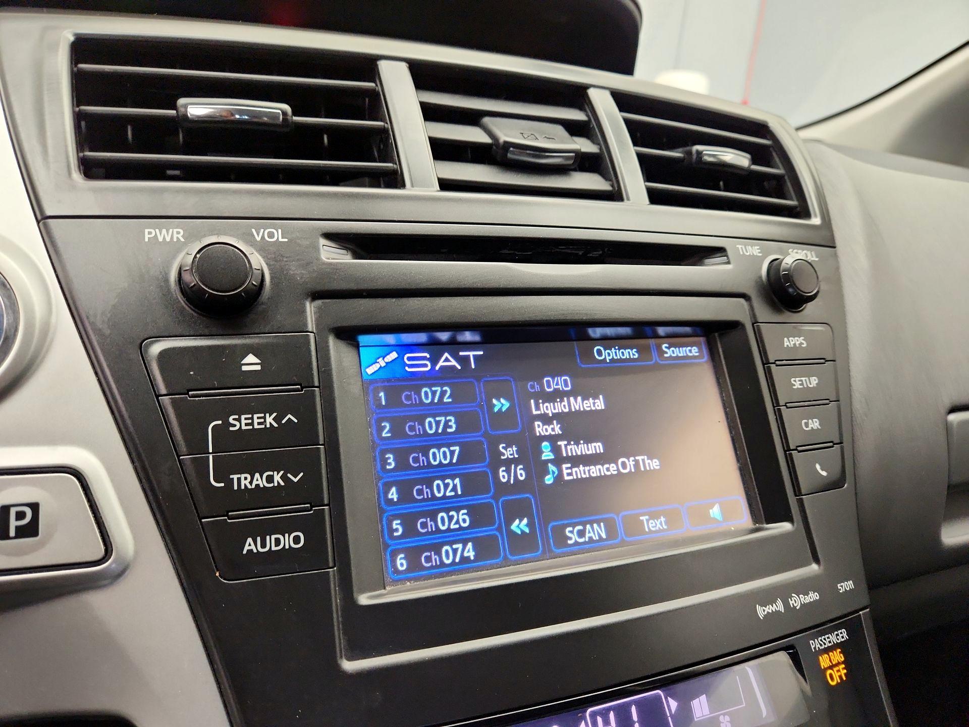 Thumbnail: 2014 Toyota Prius v - 16