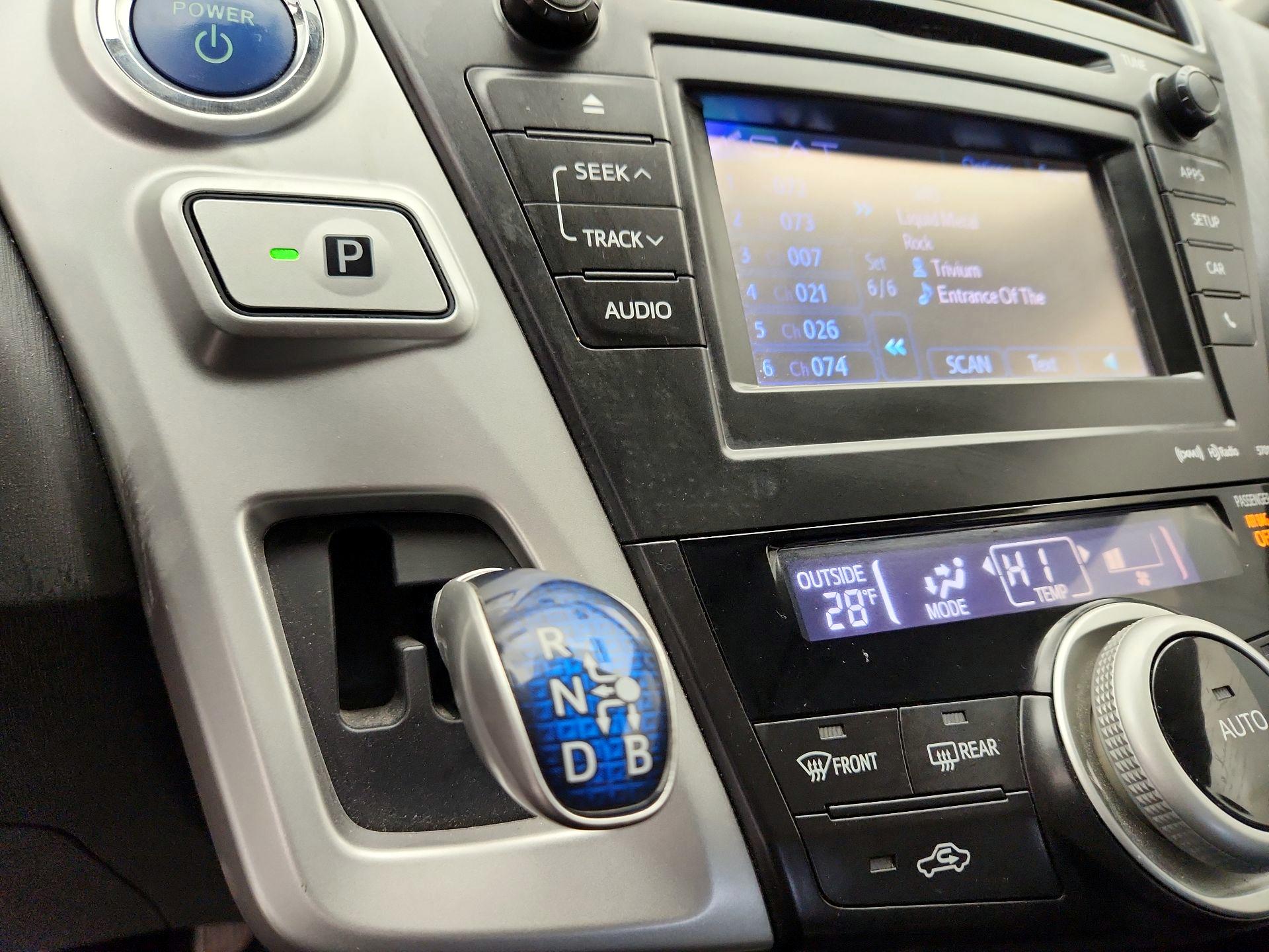 Thumbnail: 2014 Toyota Prius v - 18