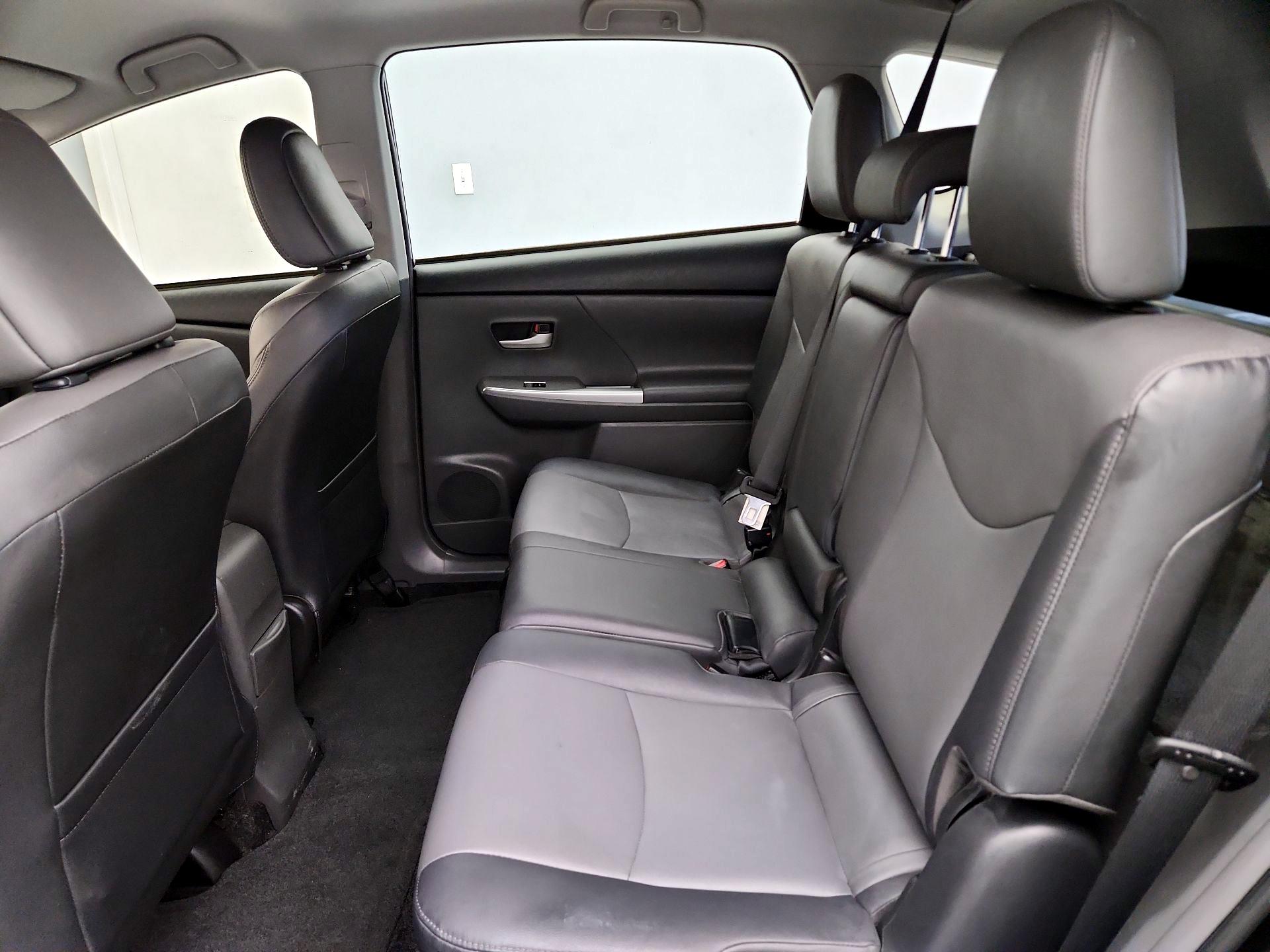 Thumbnail: 2014 Toyota Prius v - 20