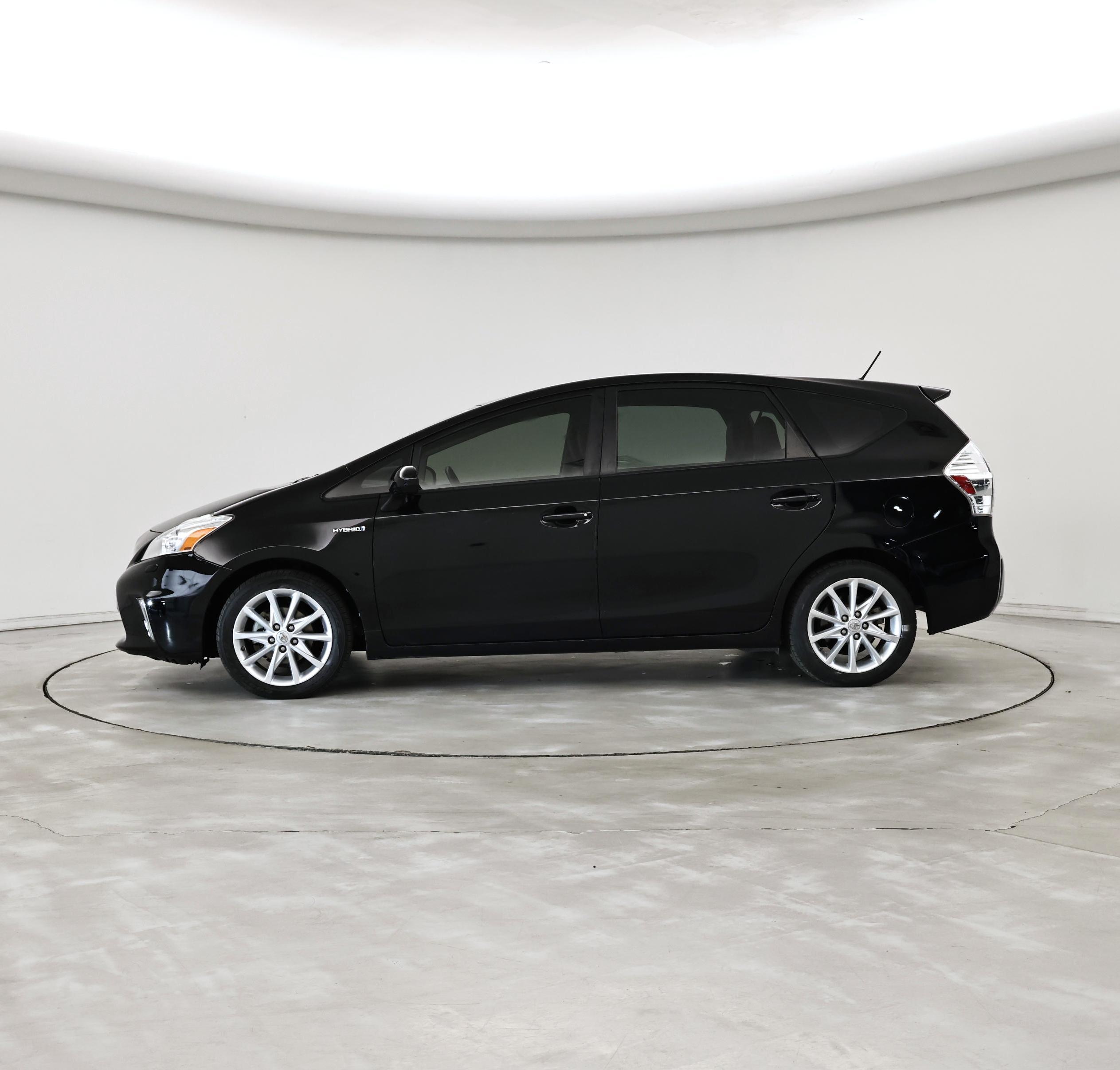 Thumbnail: 2014 Toyota Prius v - 3