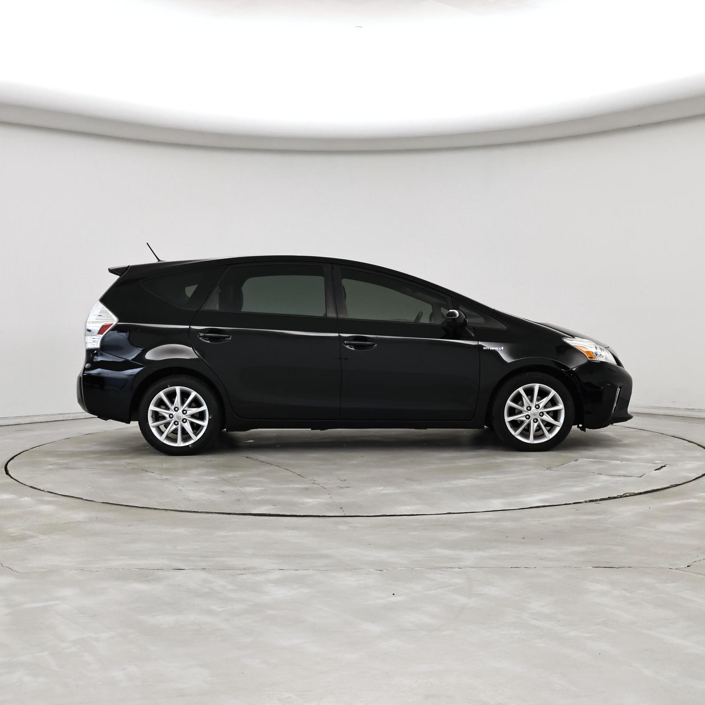 Thumbnail: 2014 Toyota Prius v - 7