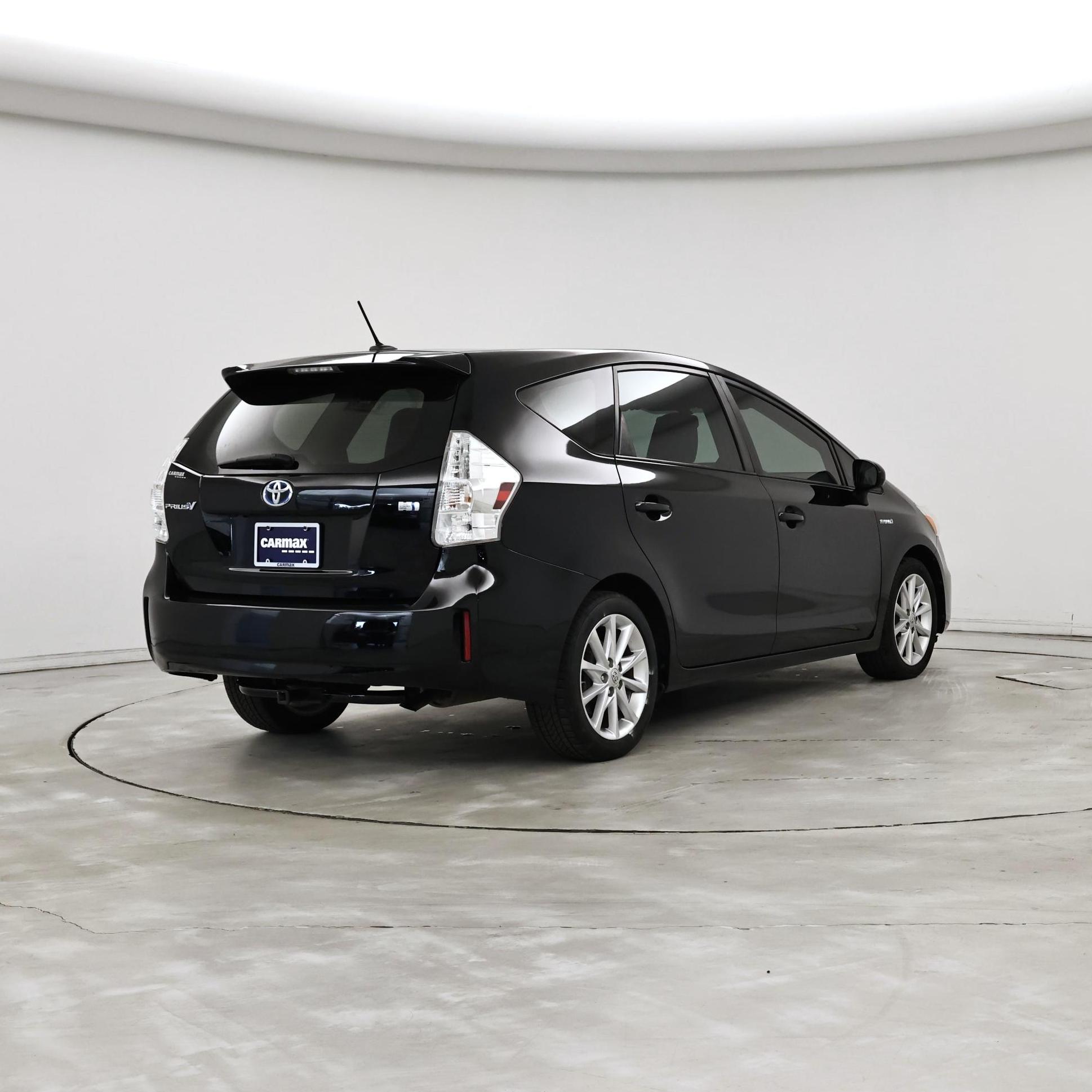 Thumbnail: 2014 Toyota Prius v - 8