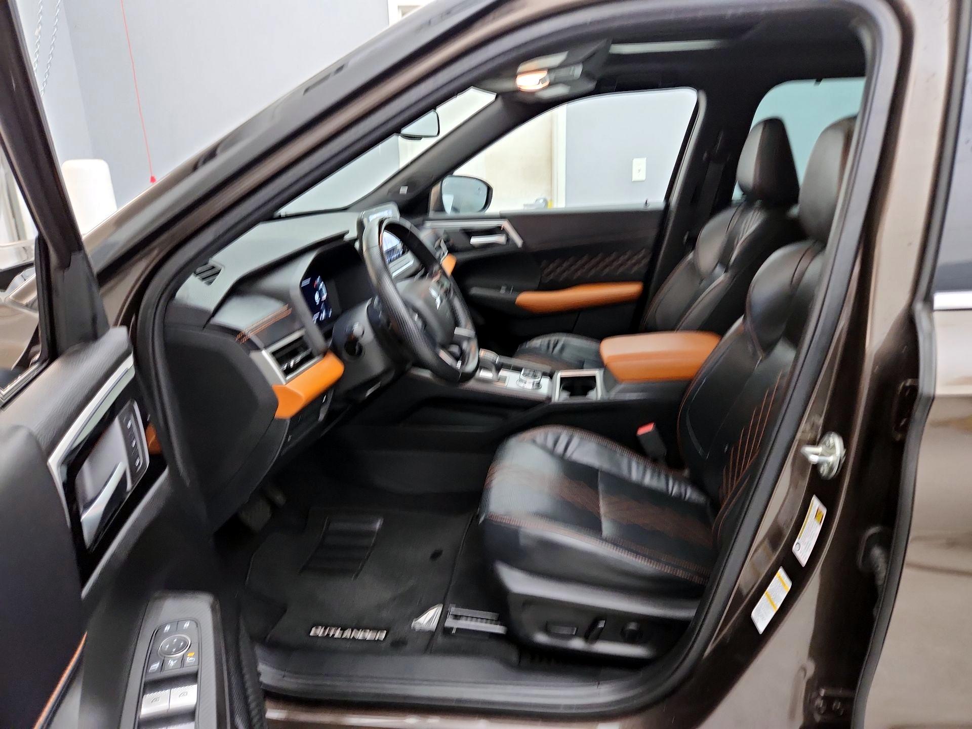 Thumbnail: 2022 Mitsubishi Outlander - 11