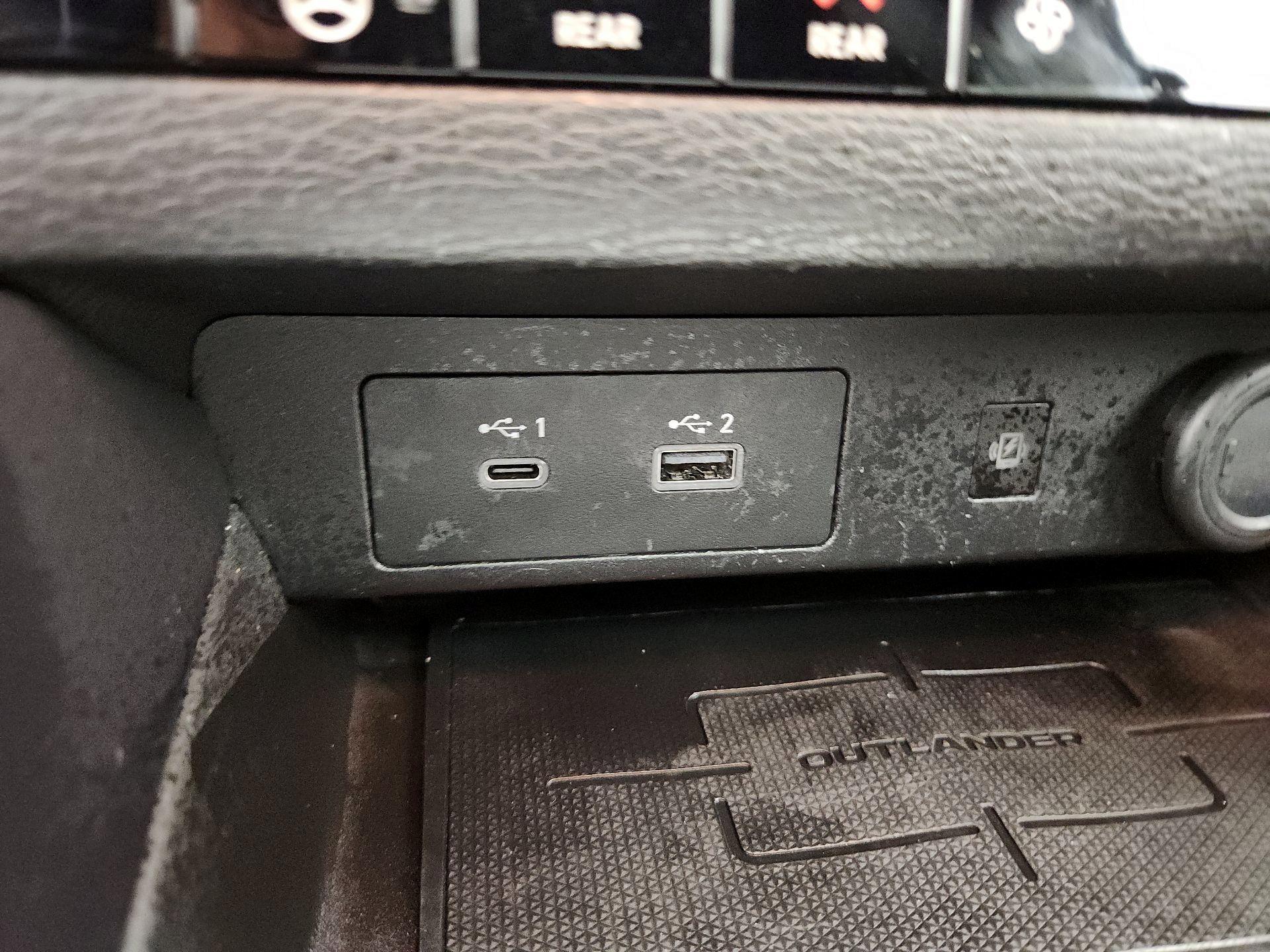 Thumbnail: 2022 Mitsubishi Outlander - 19