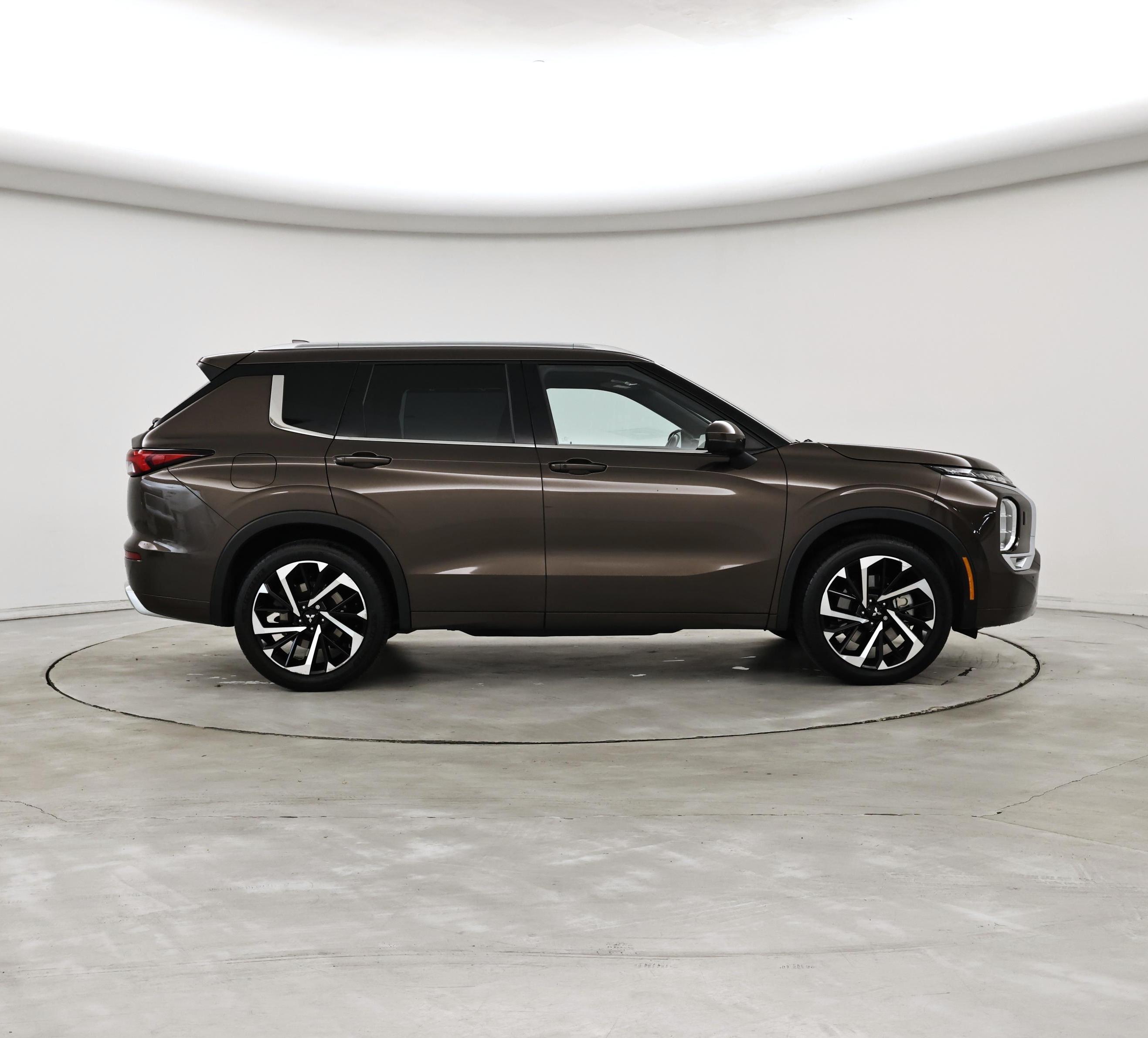 Thumbnail: 2022 Mitsubishi Outlander - 7