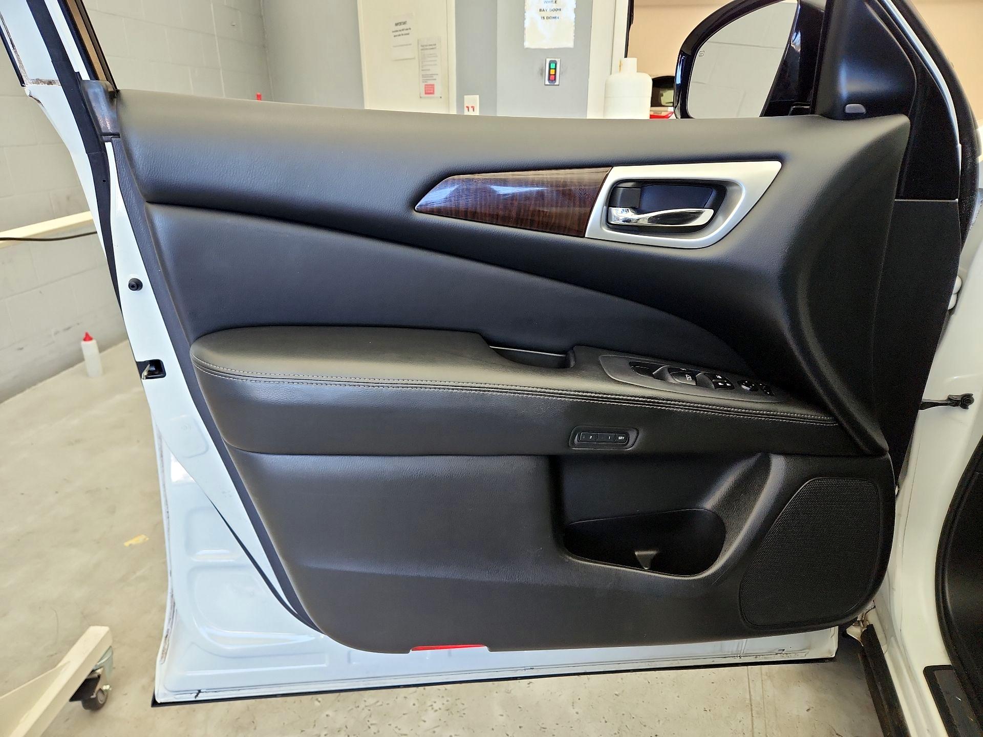 Thumbnail: 2015 Nissan Pathfinder - 12