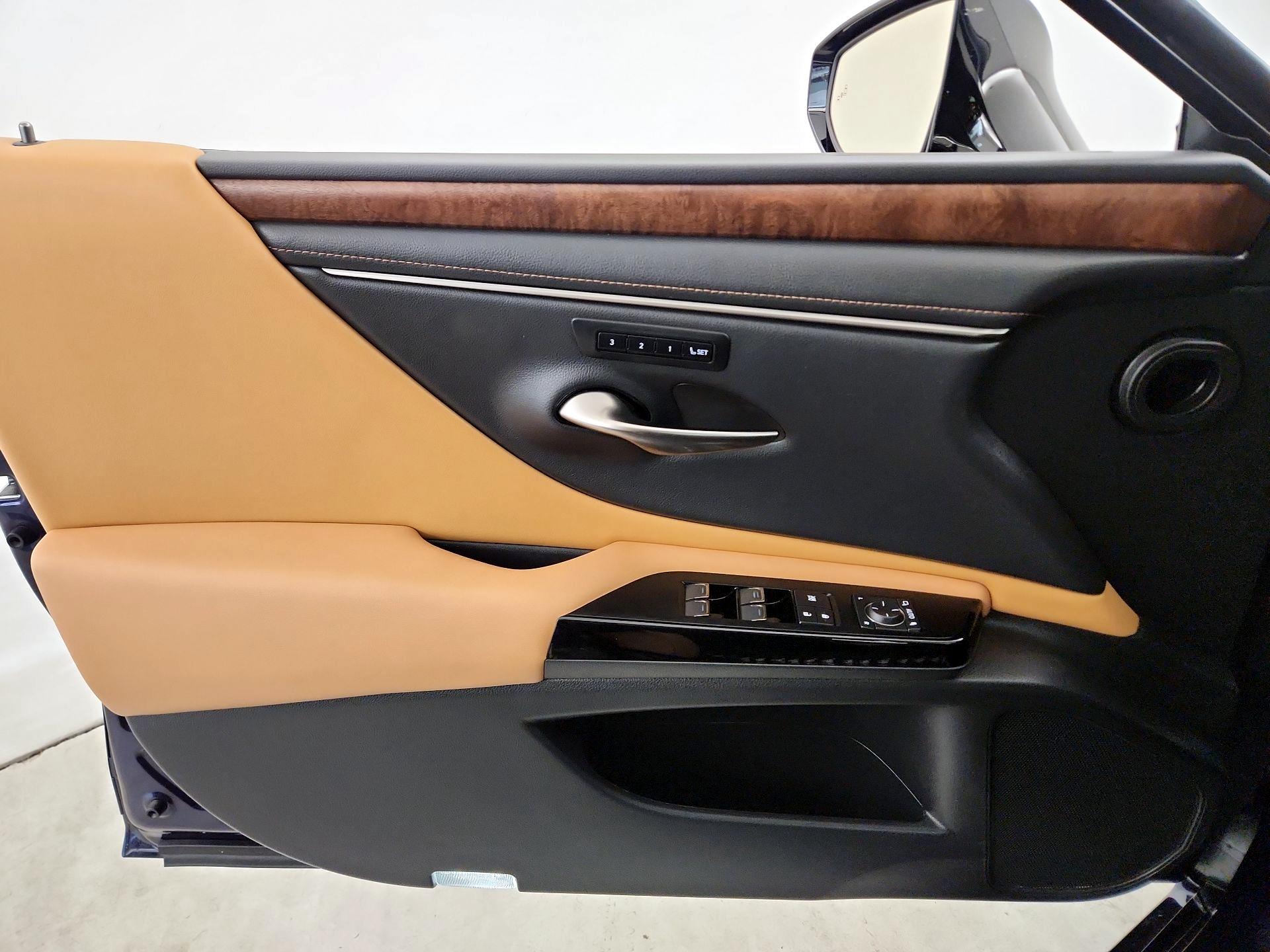 Thumbnail: 2022 Lexus ES - 12