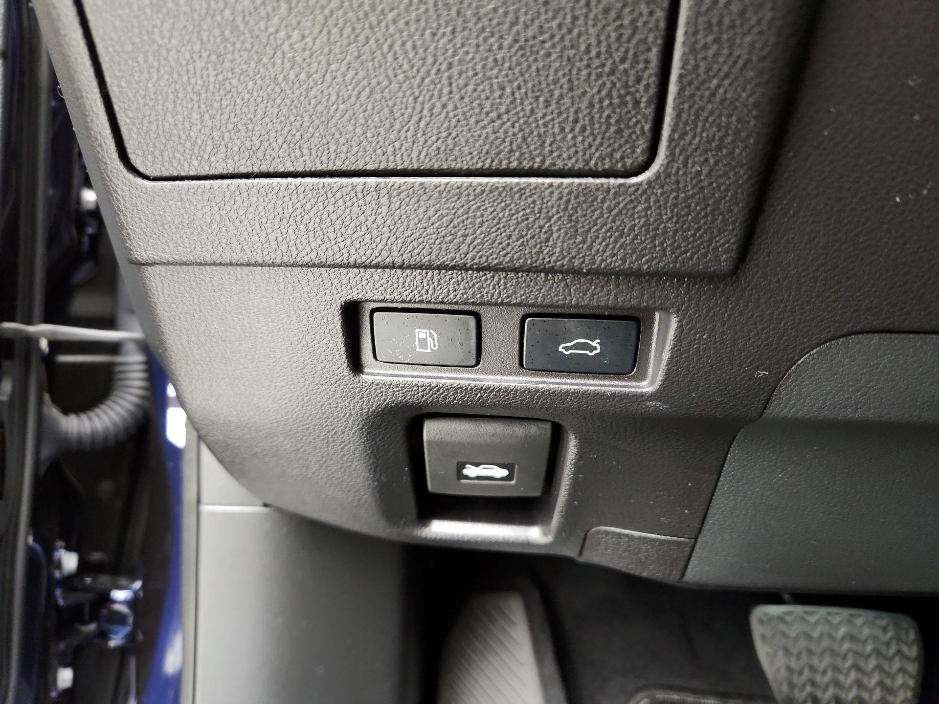 Thumbnail: 2022 Lexus ES - 13