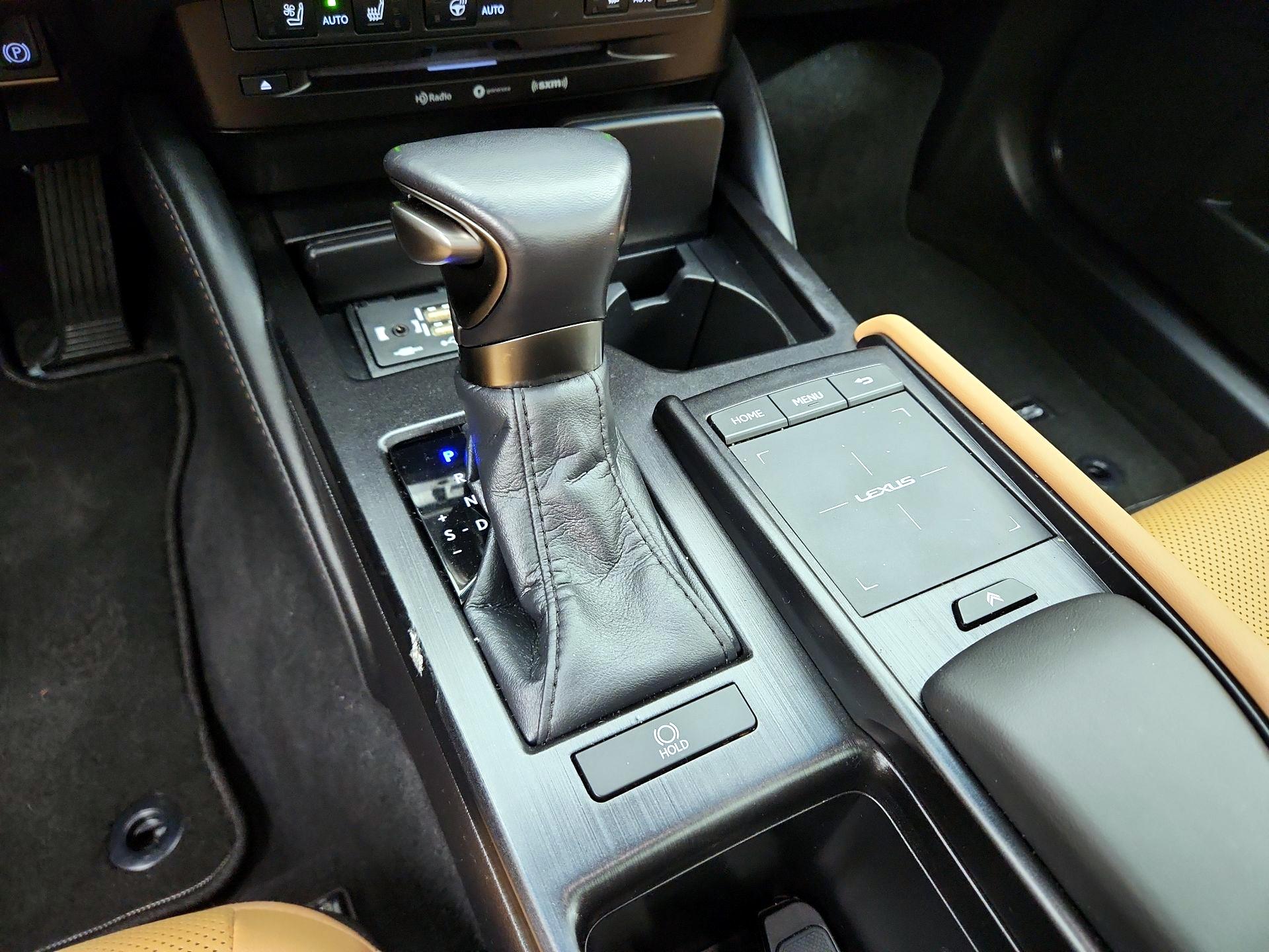 Thumbnail: 2022 Lexus ES - 17