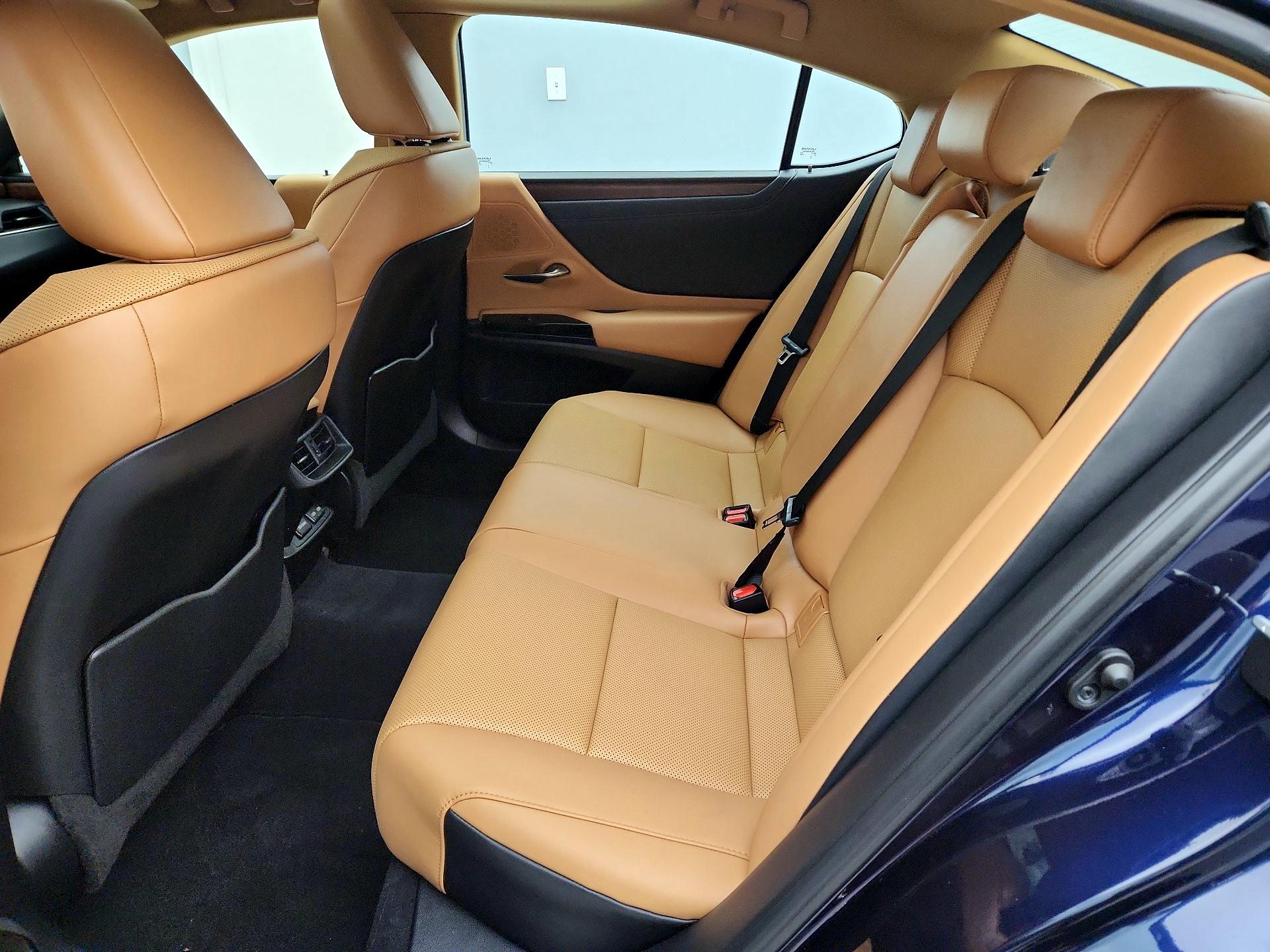 Thumbnail: 2022 Lexus ES - 20