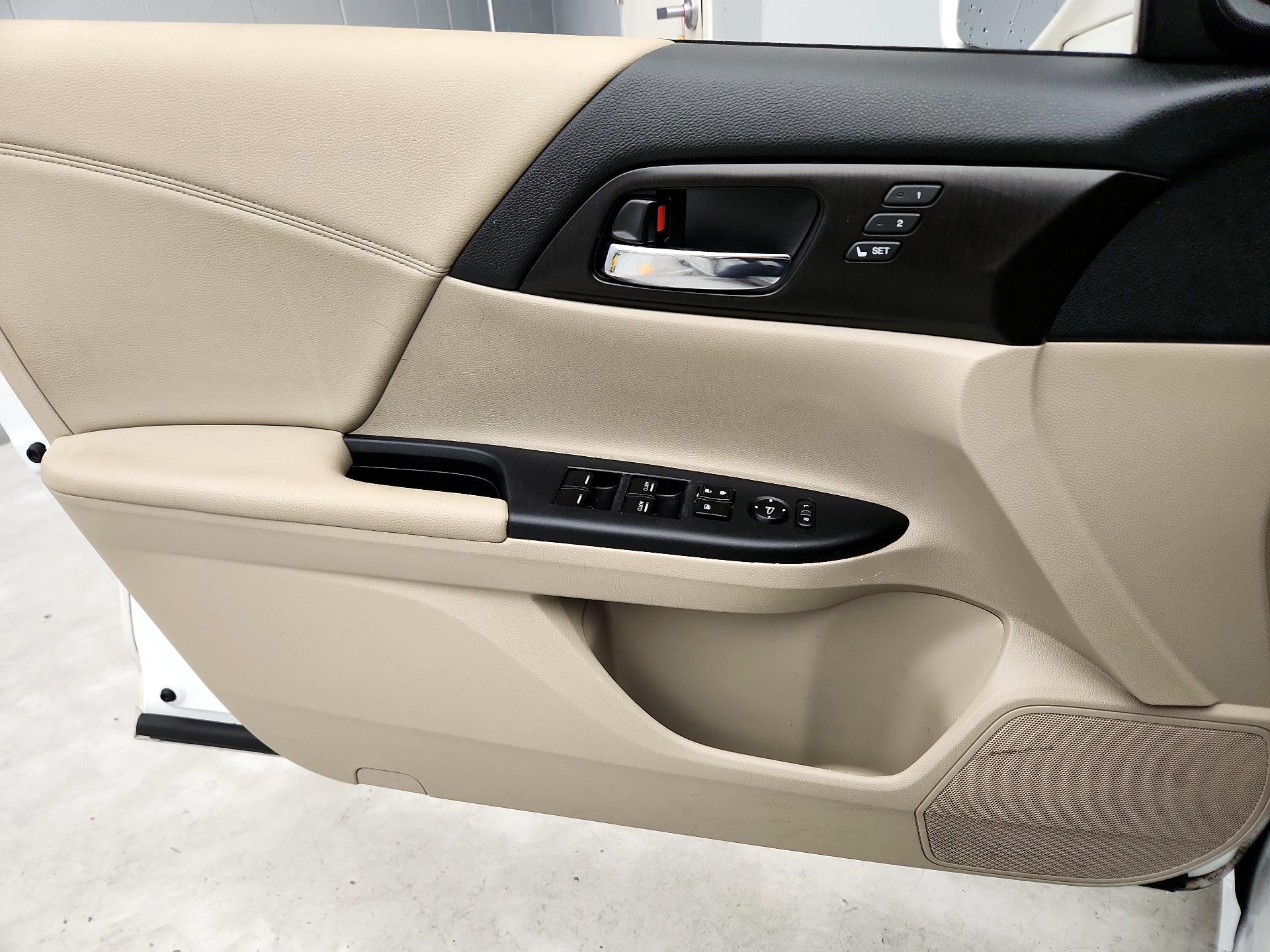 Thumbnail: 2015 Honda Accord - 12