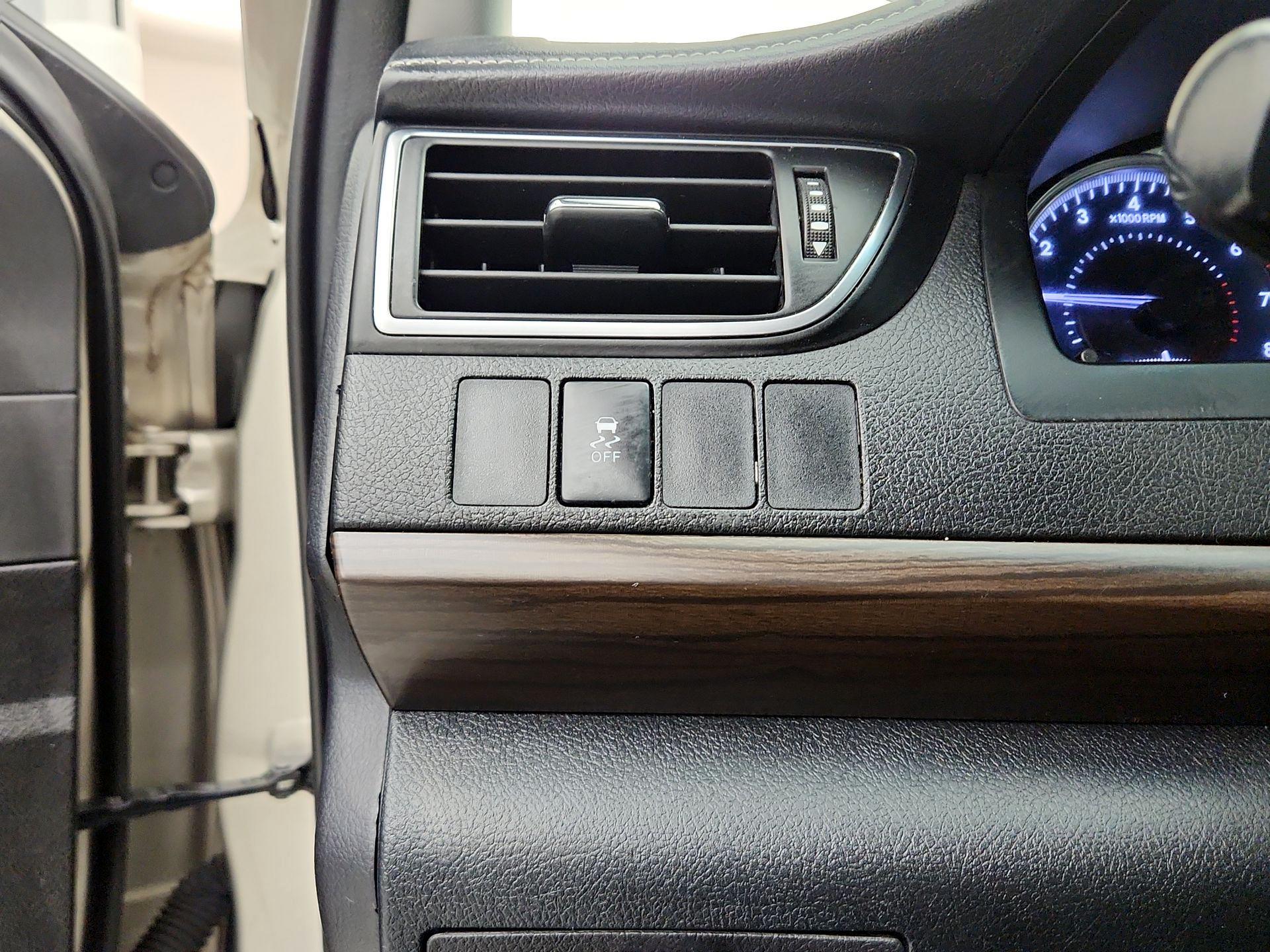 Thumbnail: 2016 Toyota Camry - 13