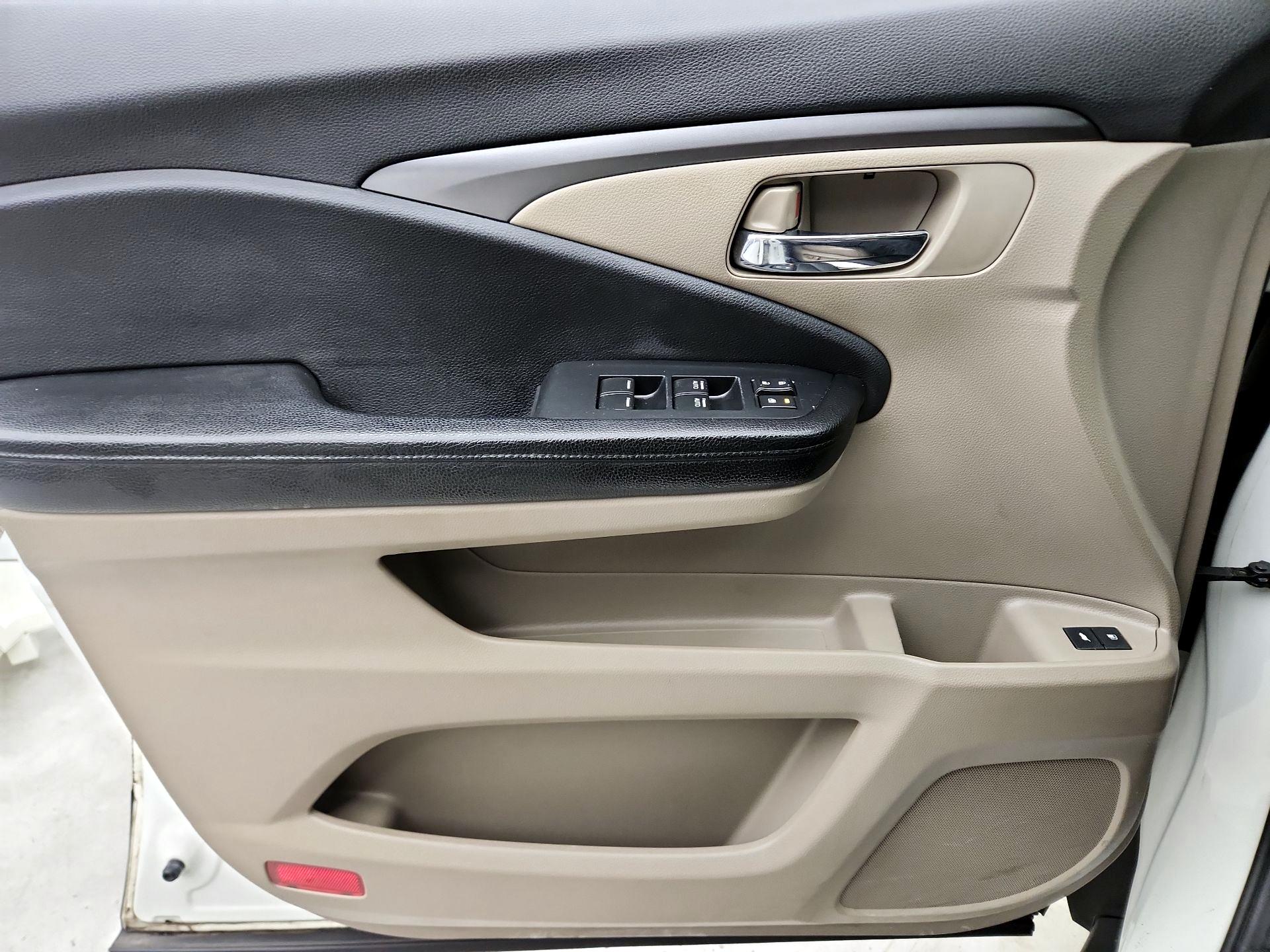 Thumbnail: 2016 Honda Pilot - 12