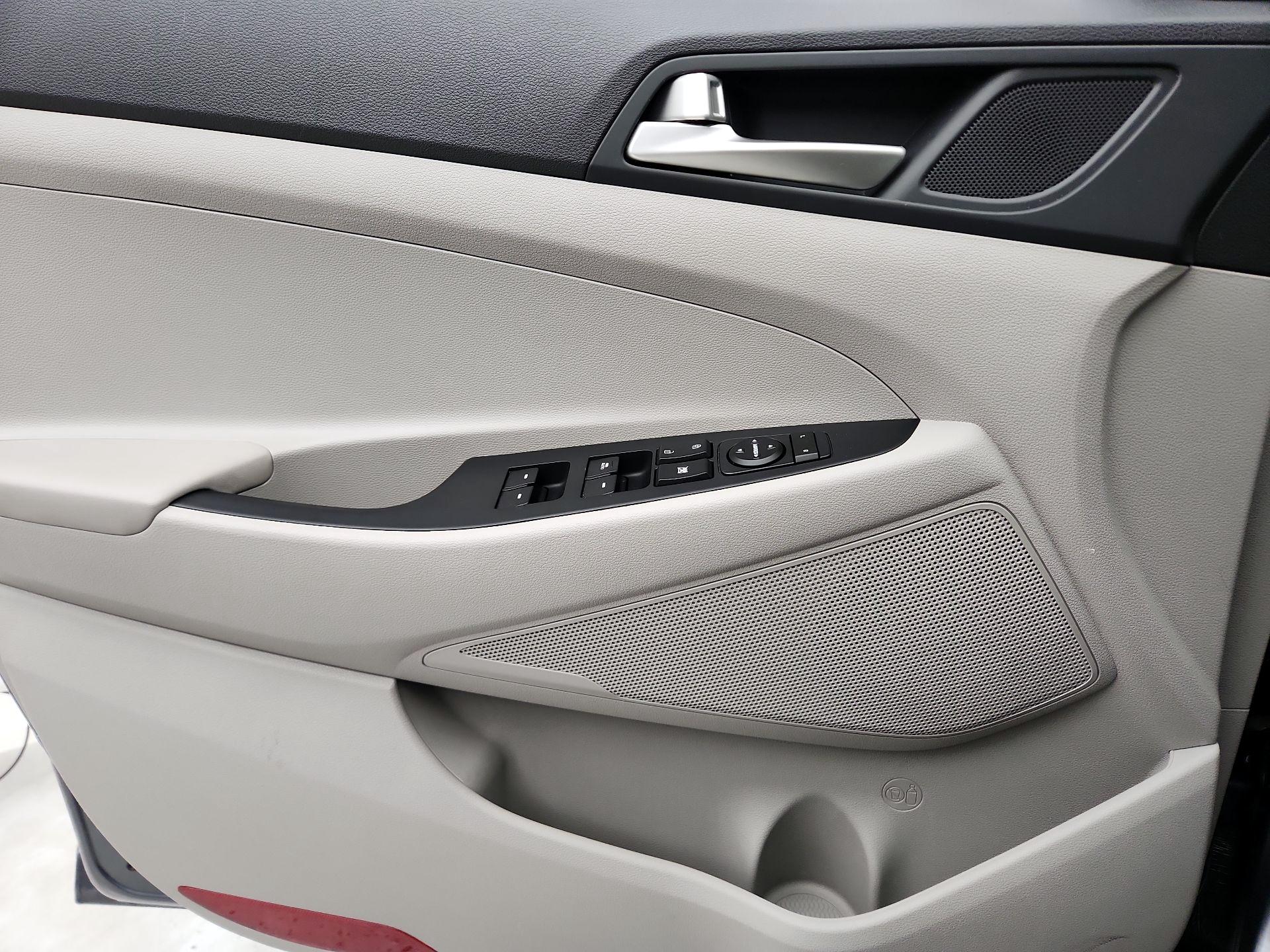 Thumbnail: 2019 Hyundai Tucson - 12