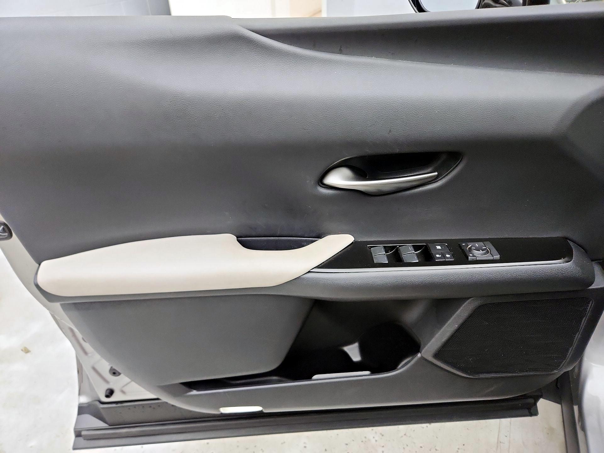 Thumbnail: 2021 Lexus UX - 12