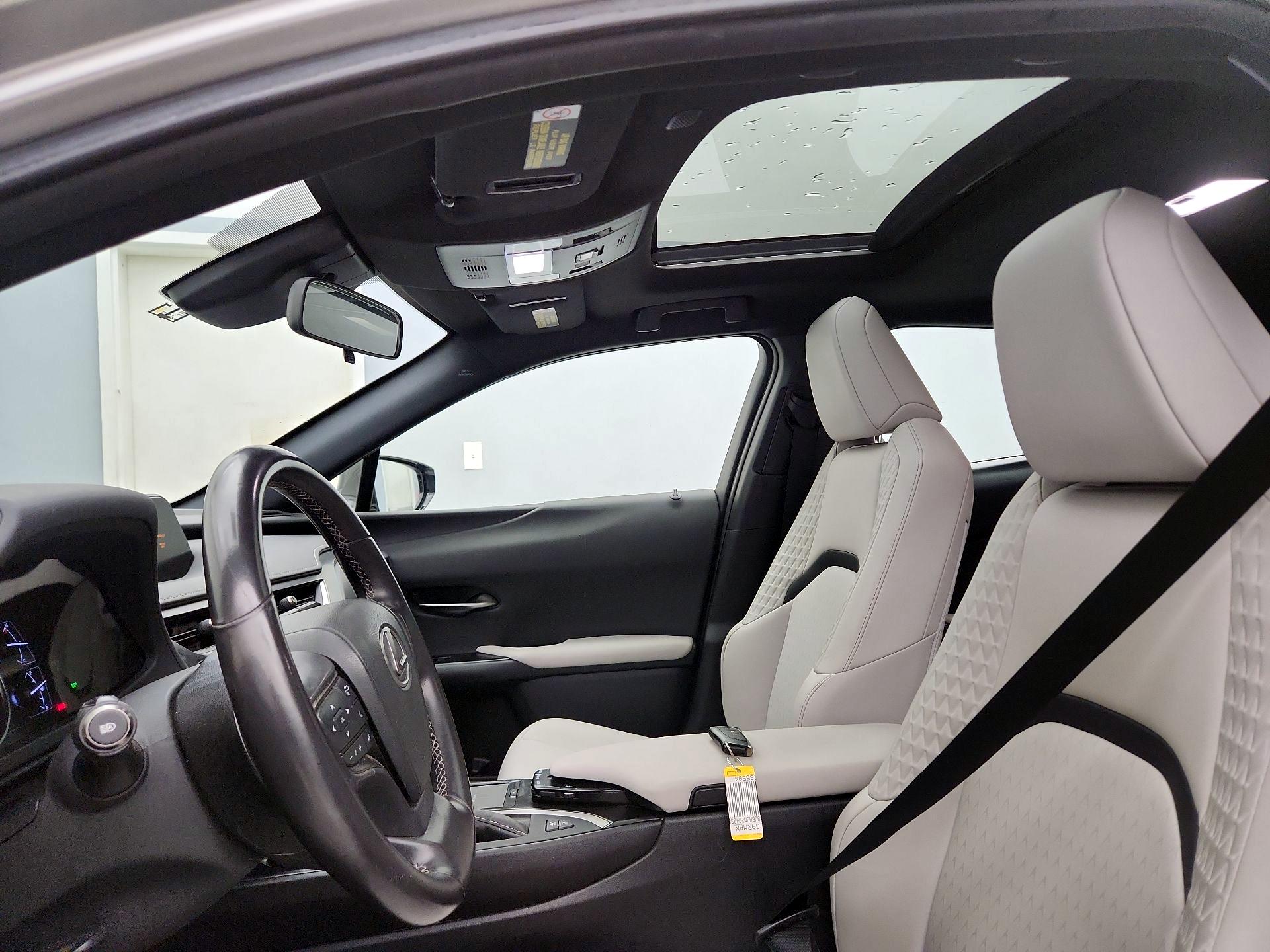 Thumbnail: 2021 Lexus UX - 18