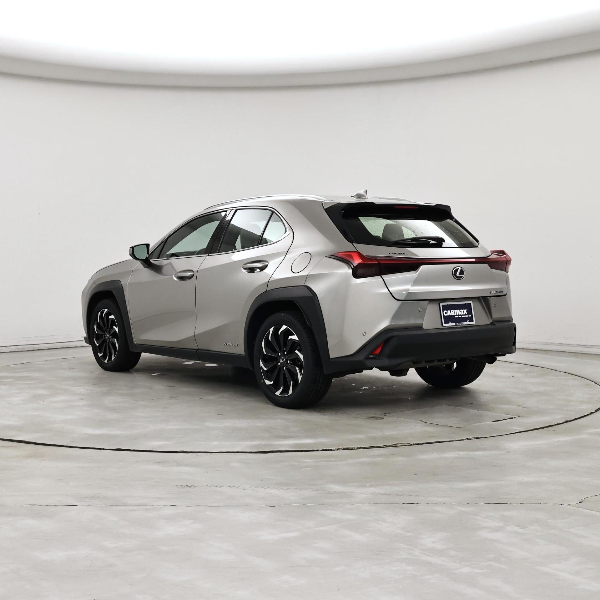 Thumbnail: 2021 Lexus UX - 2