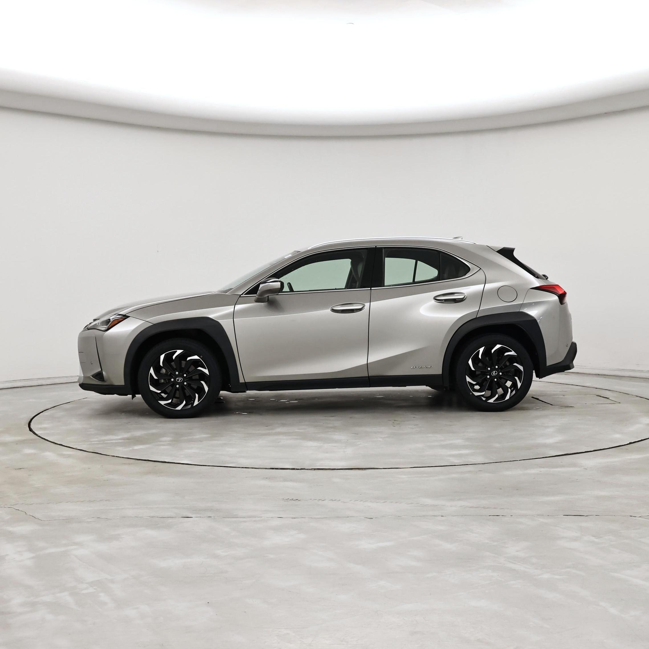 Thumbnail: 2021 Lexus UX - 3