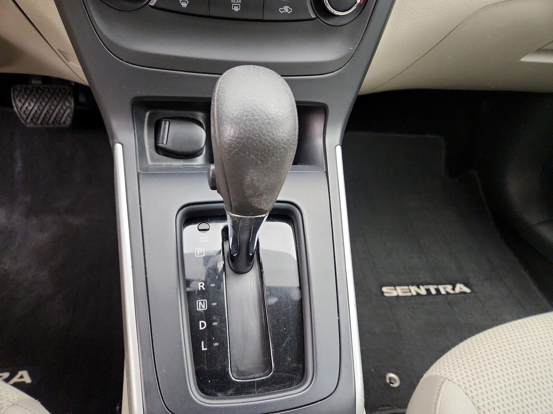 Thumbnail: 2017 Nissan Sentra - 16