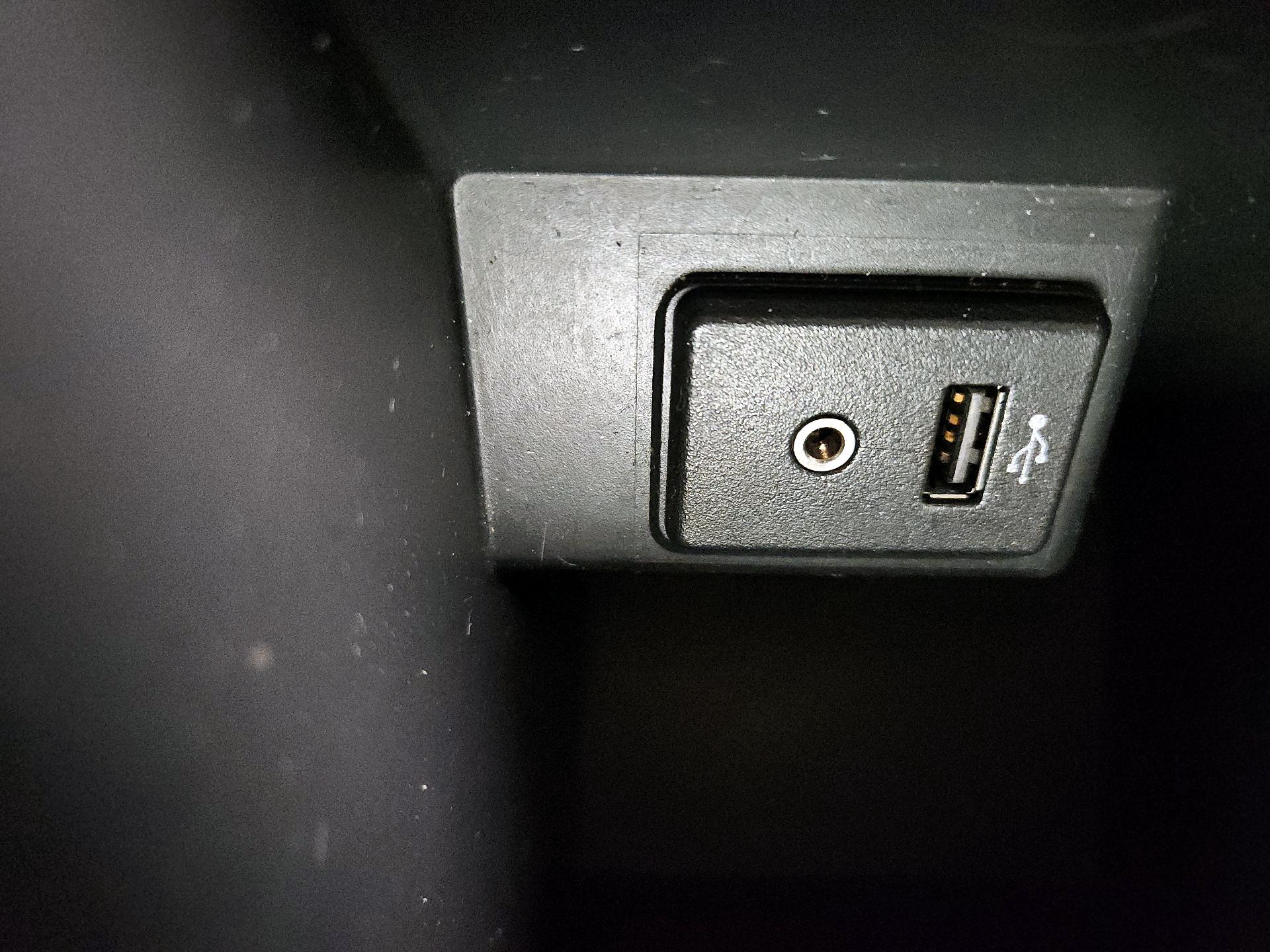 Thumbnail: 2017 Nissan Sentra - 17