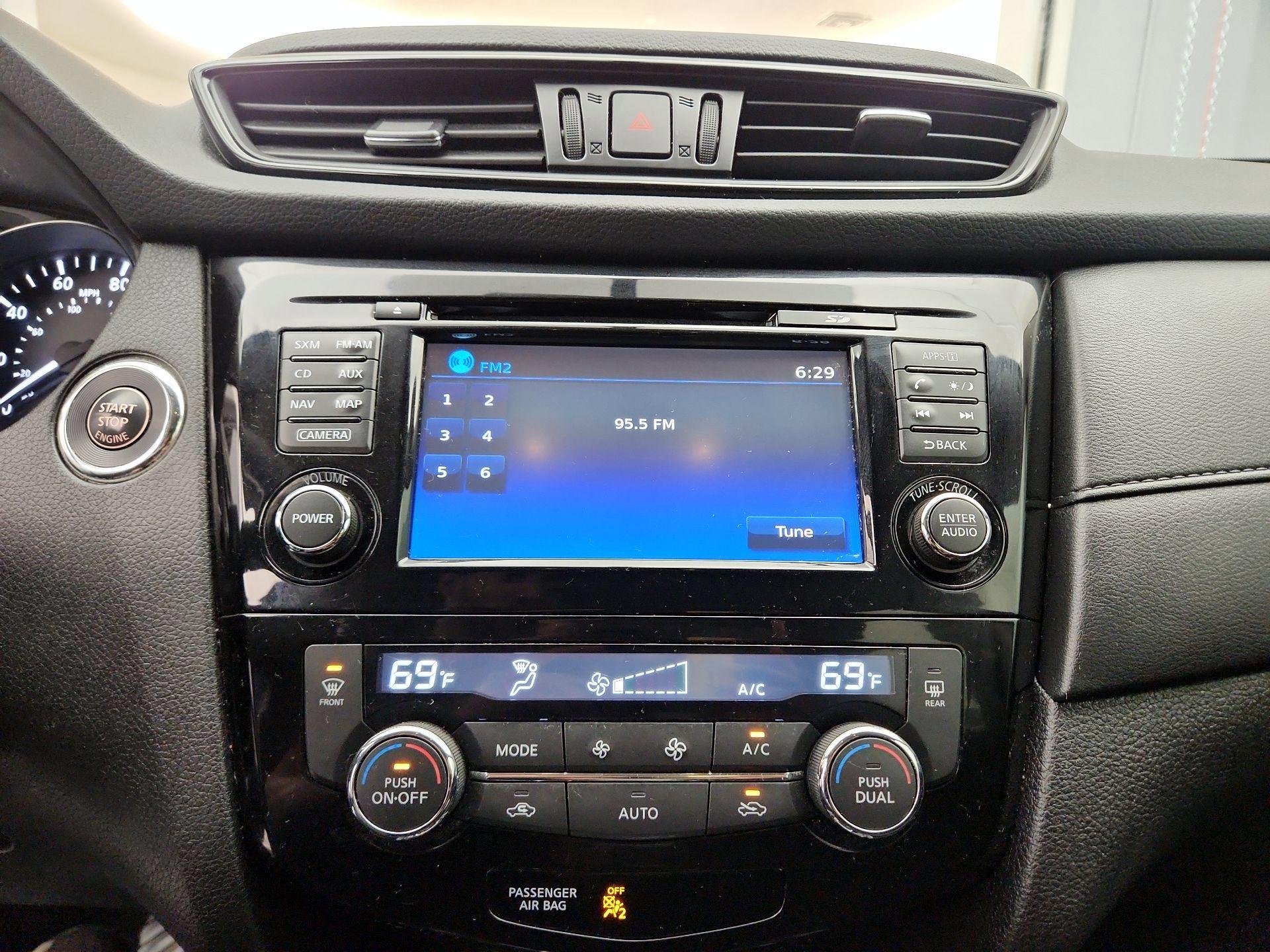 Thumbnail: 2017 Nissan Rogue - 16