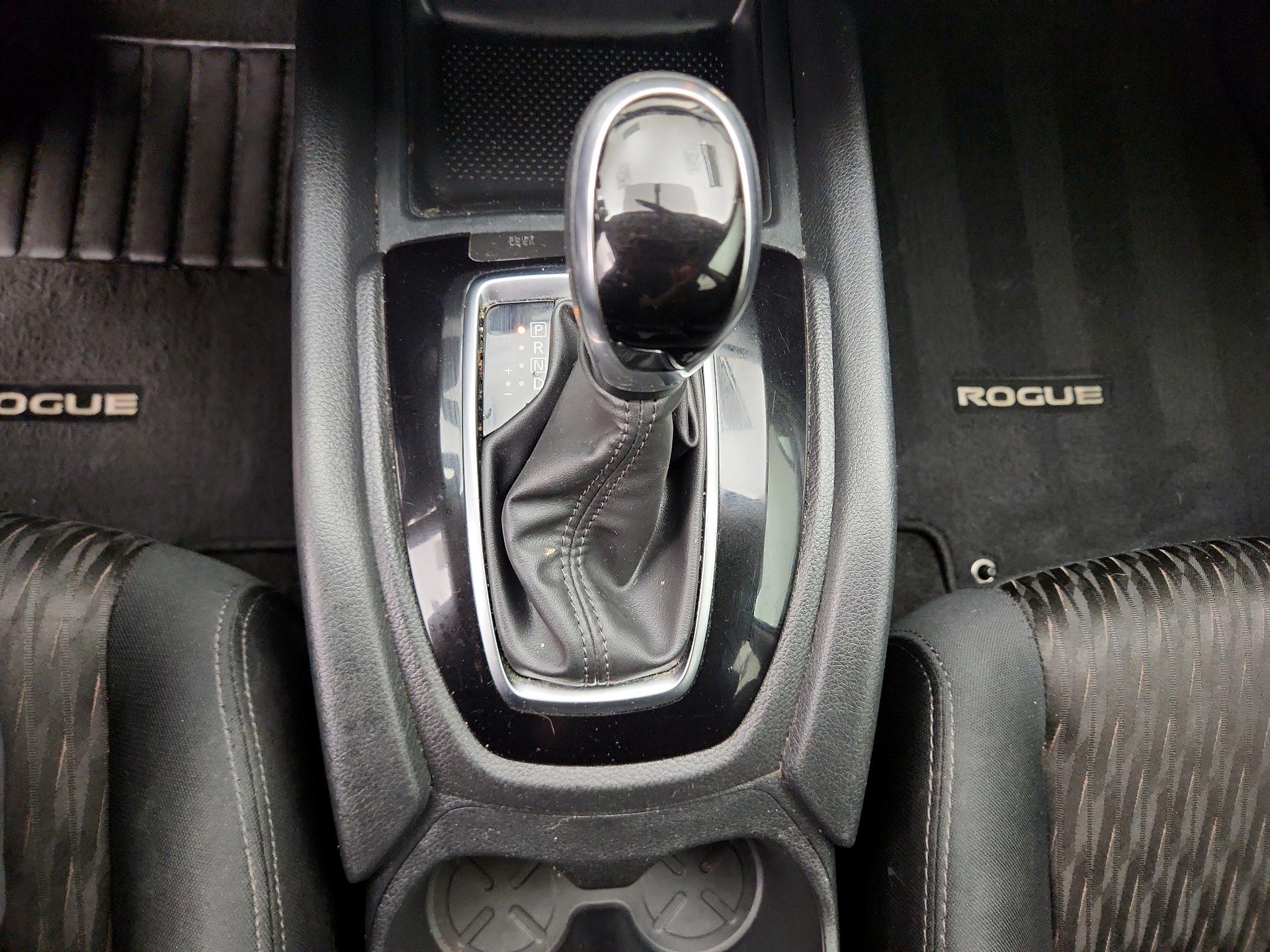 Thumbnail: 2017 Nissan Rogue - 18