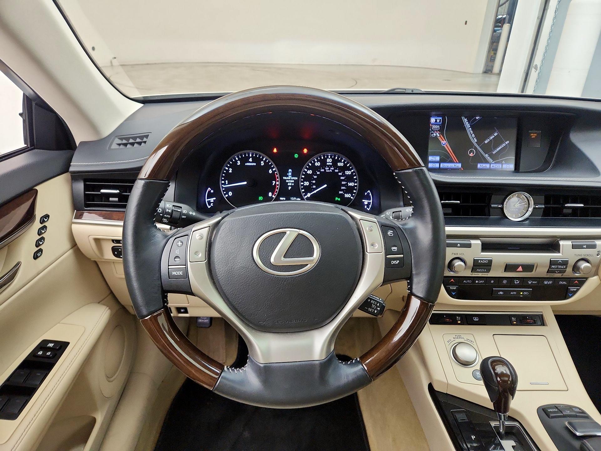 Thumbnail: 2014 Lexus ES - 10