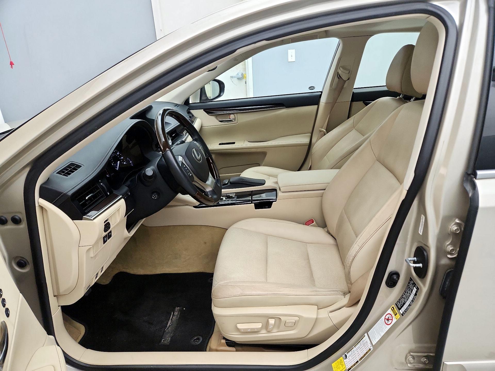 Thumbnail: 2014 Lexus ES - 11