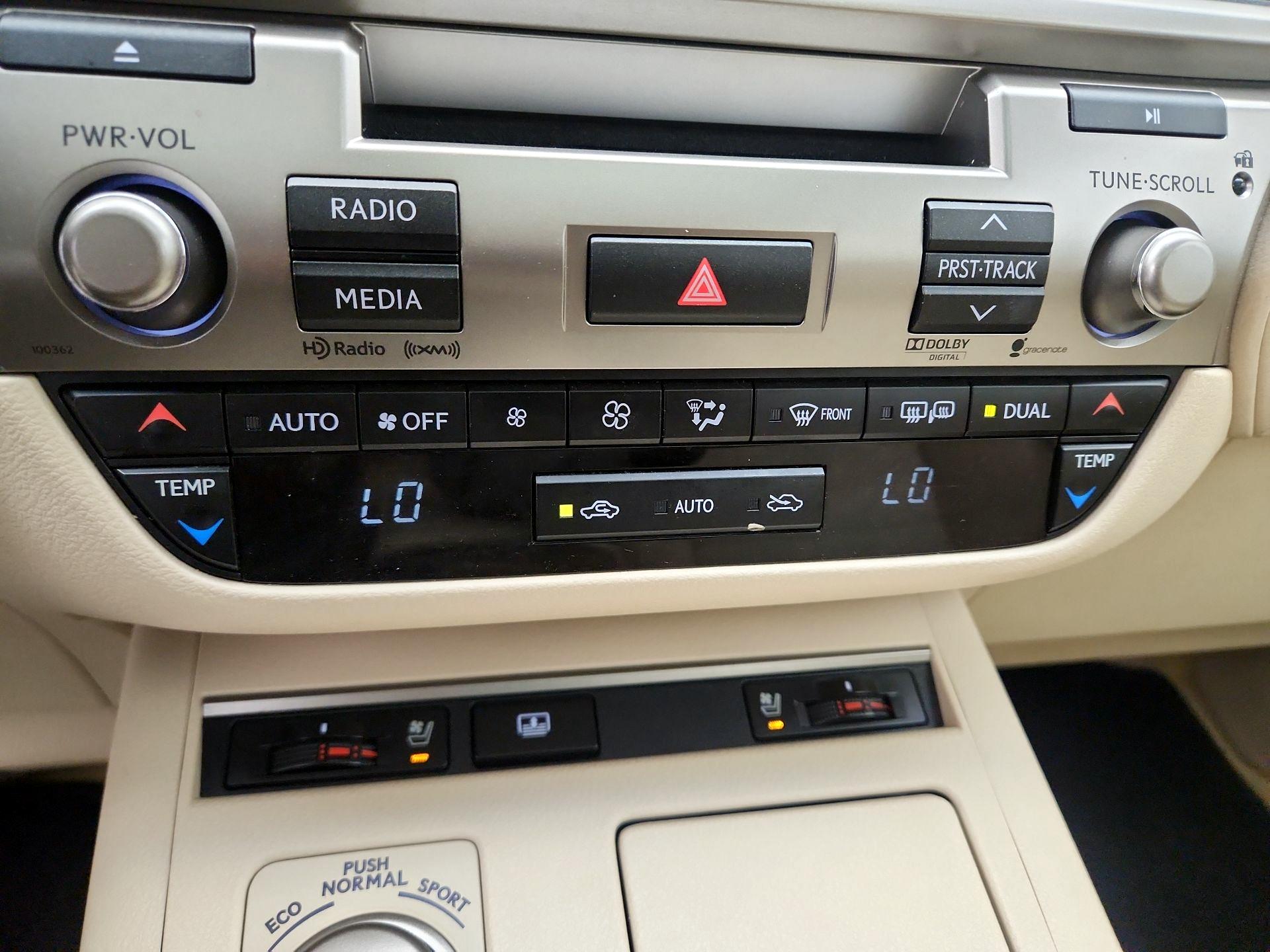 Thumbnail: 2014 Lexus ES - 17