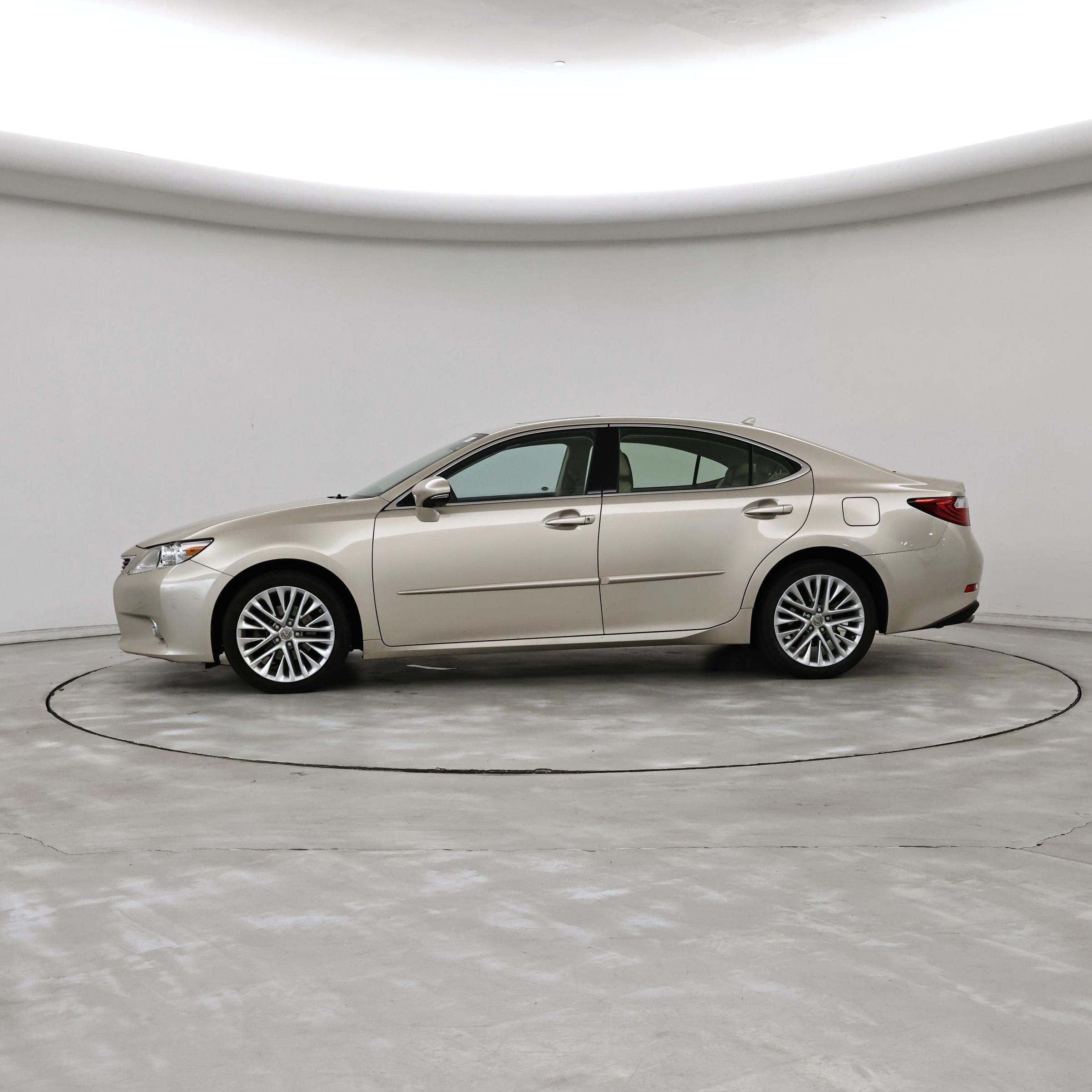 Thumbnail: 2014 Lexus ES - 3