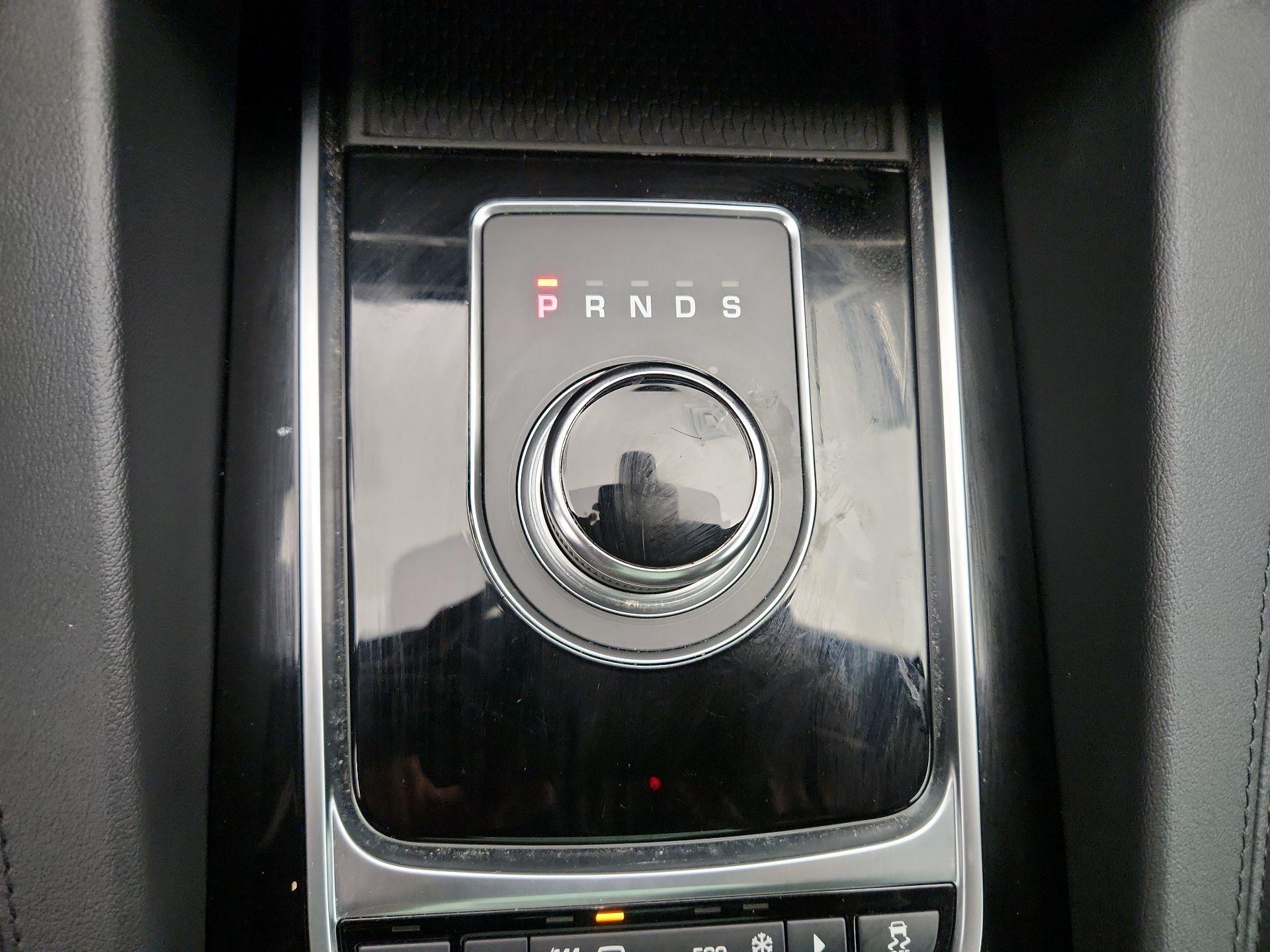 Thumbnail: 2019 Jaguar F-Pace - 18