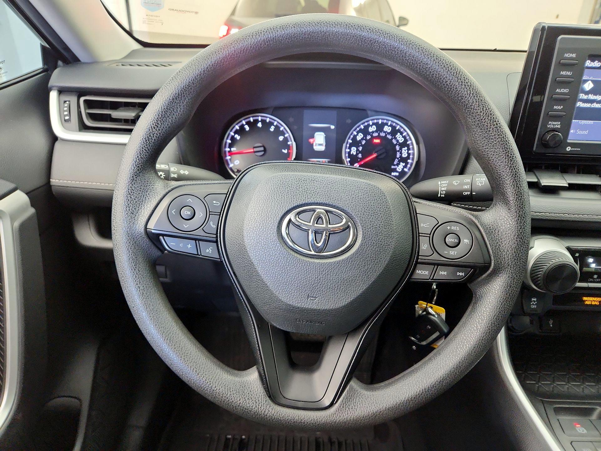 Thumbnail: 2021 Toyota RAV4 - 10