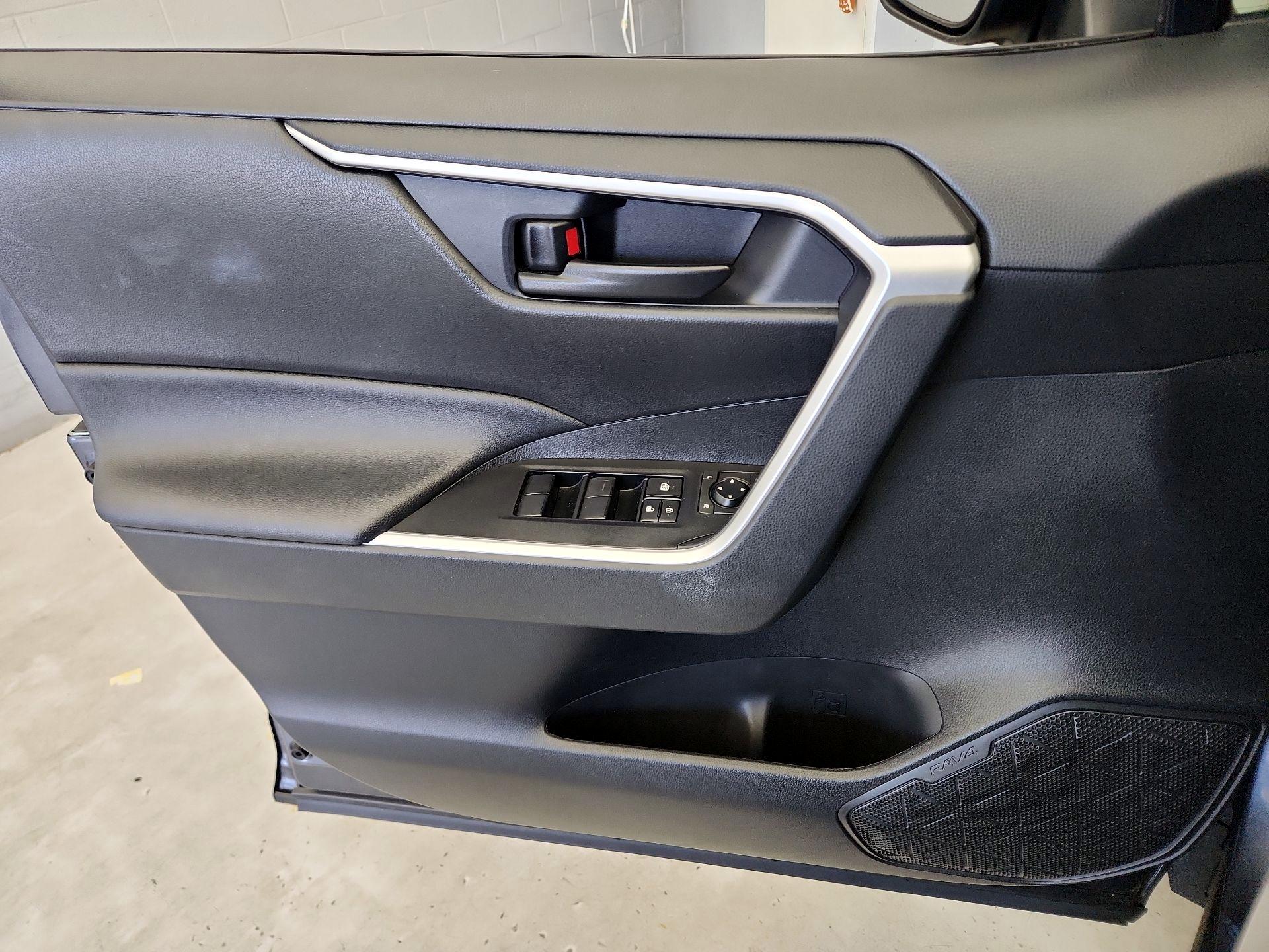 Thumbnail: 2021 Toyota RAV4 - 12