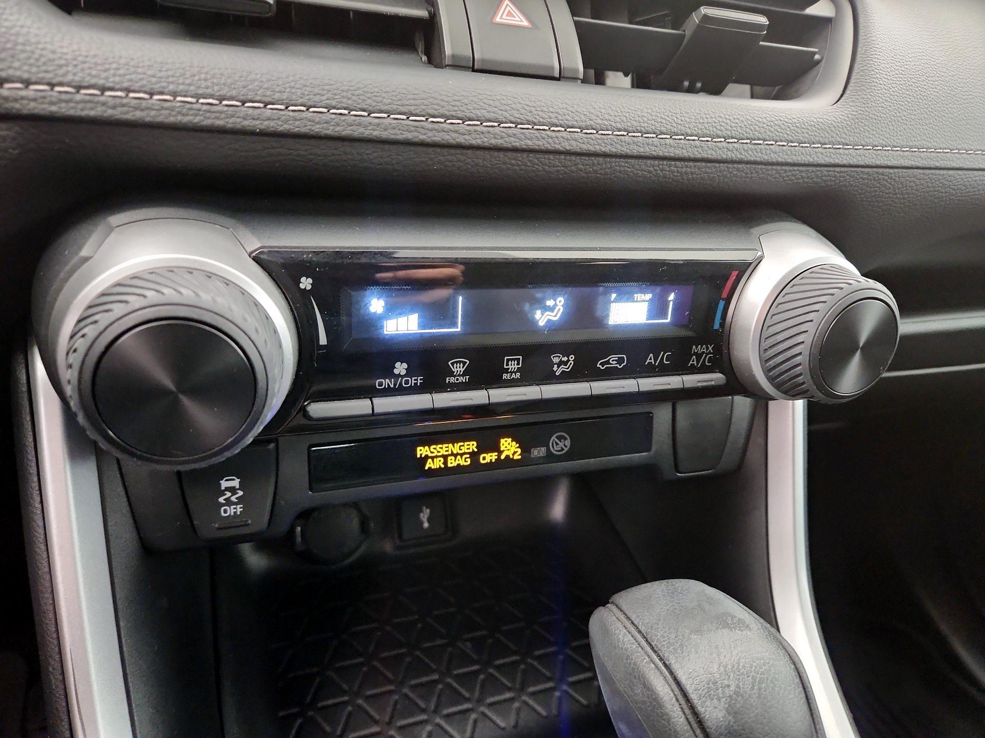 Thumbnail: 2021 Toyota RAV4 - 16