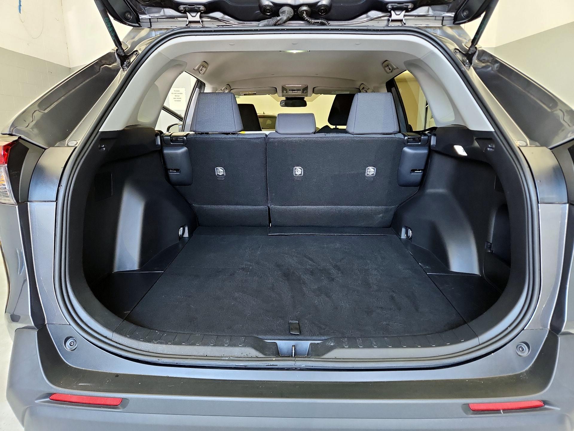 Thumbnail: 2021 Toyota RAV4 - 20