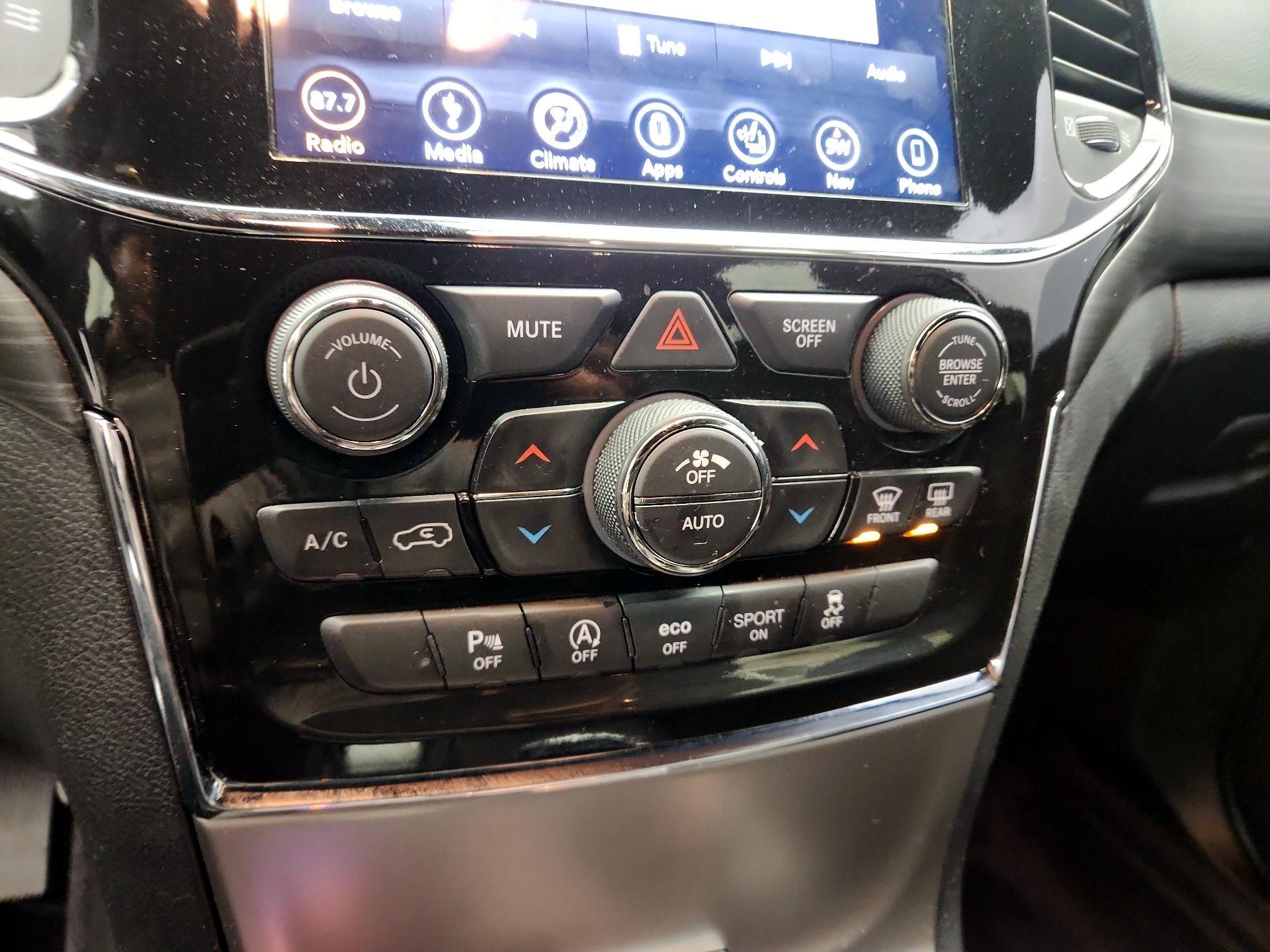 Thumbnail: 2019 Jeep Grand Cherokee - 17